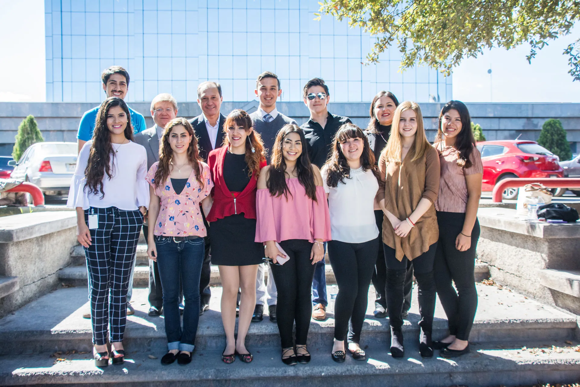 Alumnos generadores del proyectos junto con directivos