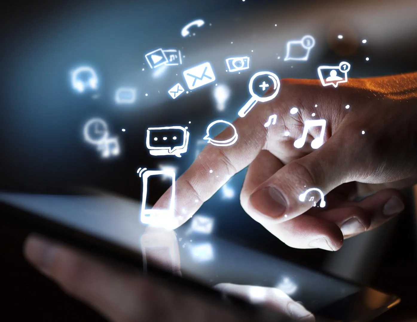 Mano navegando en Internet