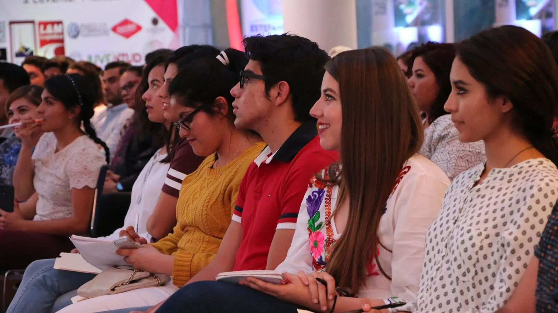 Alumnos en el Congreso Levantemos México 