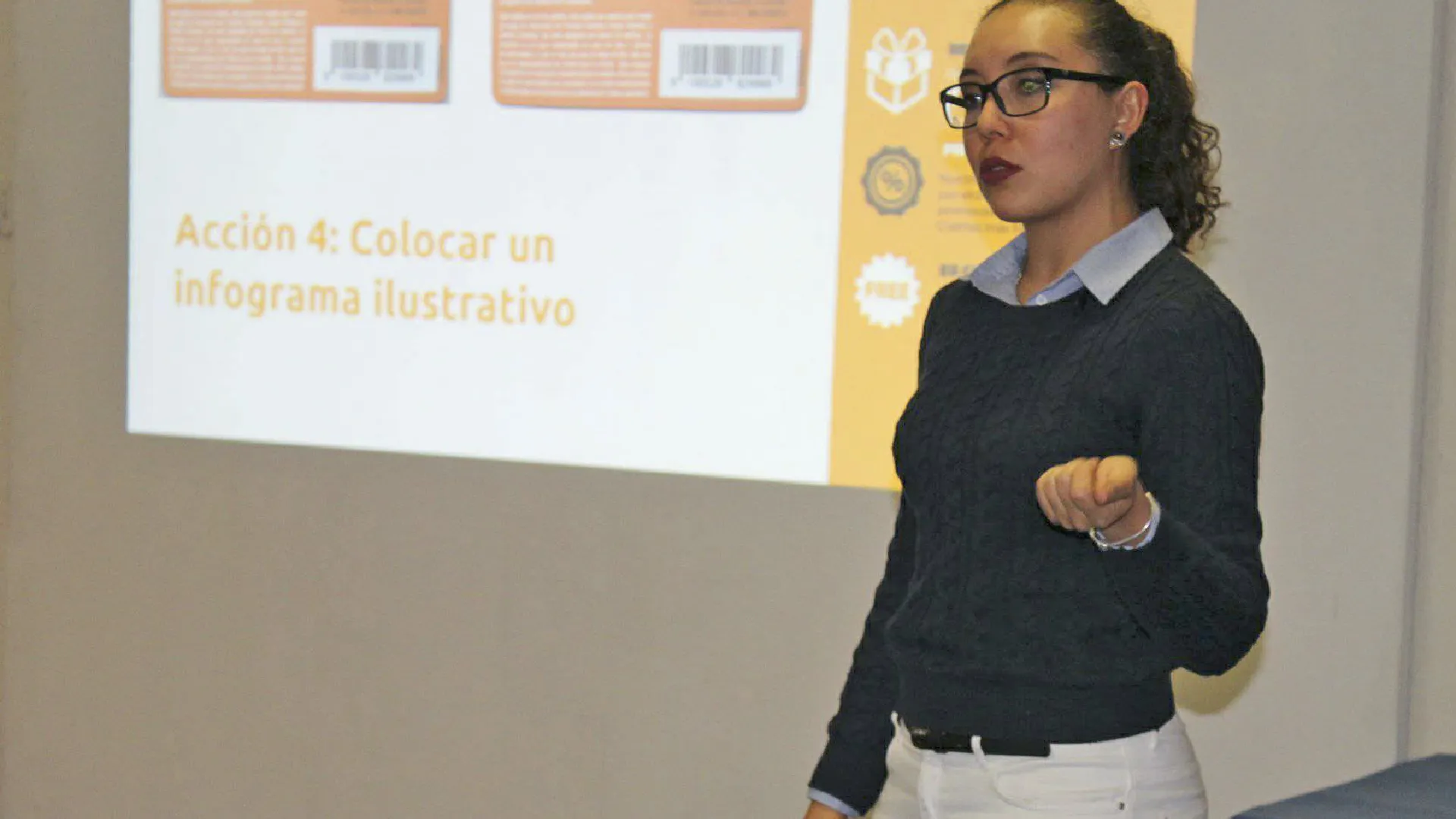 Alumna de Semestre i expone propuestas a miembros del Grupo Chedraui 