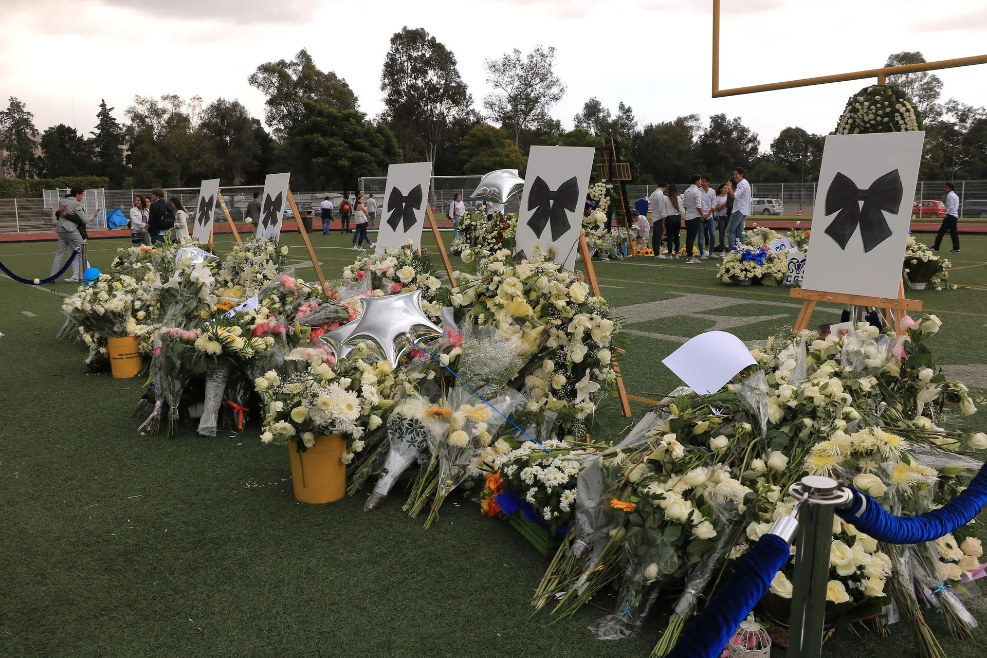 homenaje a los cinco alumnos fallecidos