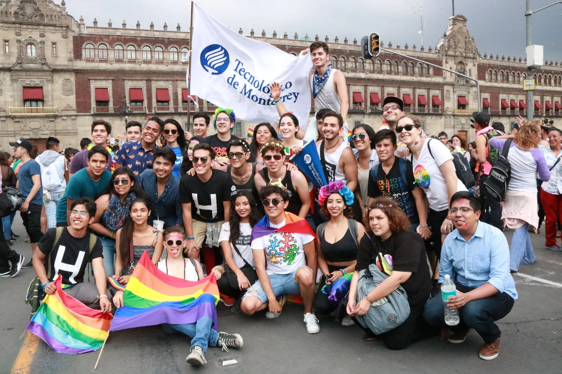 Grupos estudiantiles del Tecnológico de Monterrey marchan en #Orgullo2017