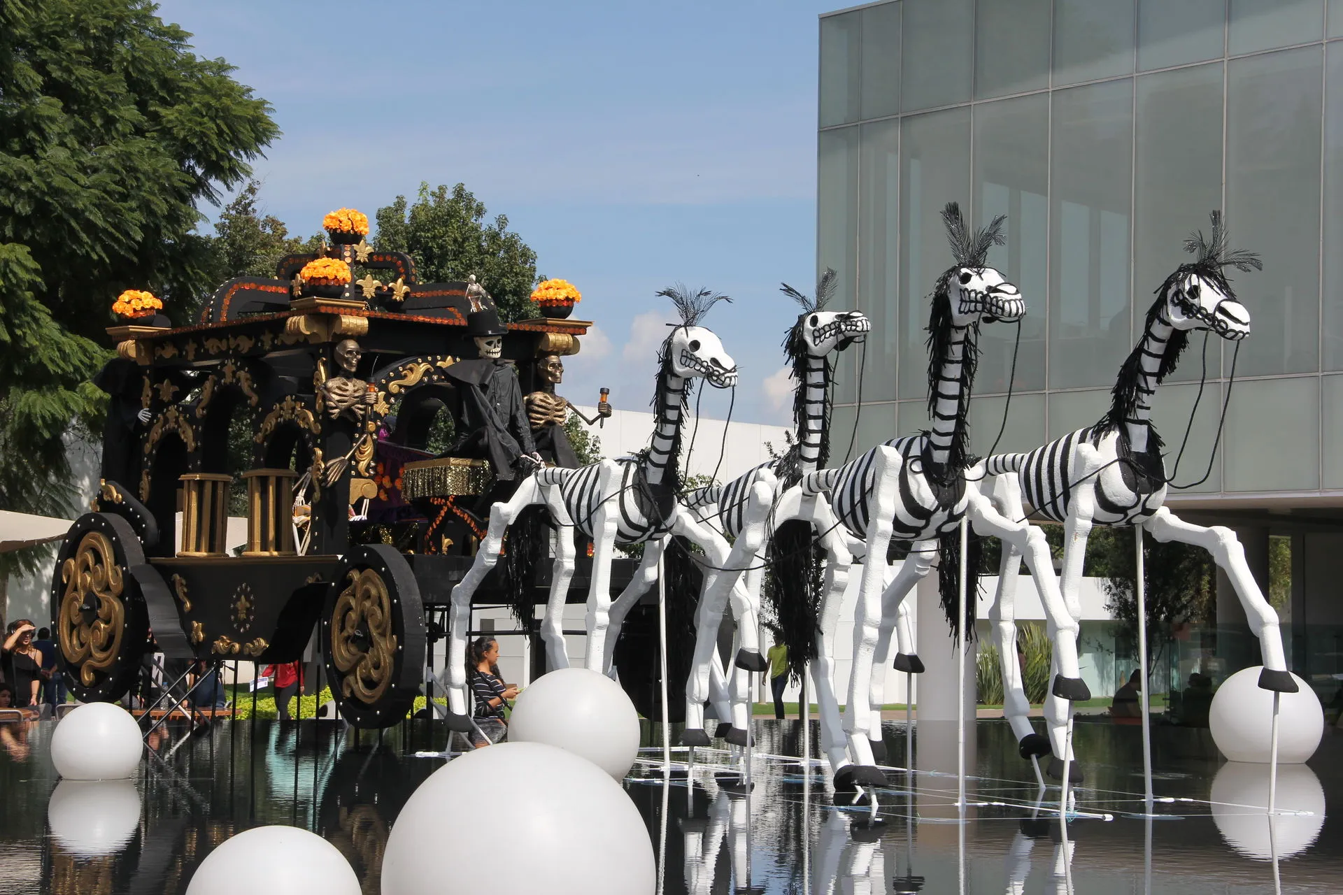 Los alumnos de profesional del Tecnológico de Monterrey en Guadalajara prepararon una velada especial para conmemorar el “Día de Muertos”.