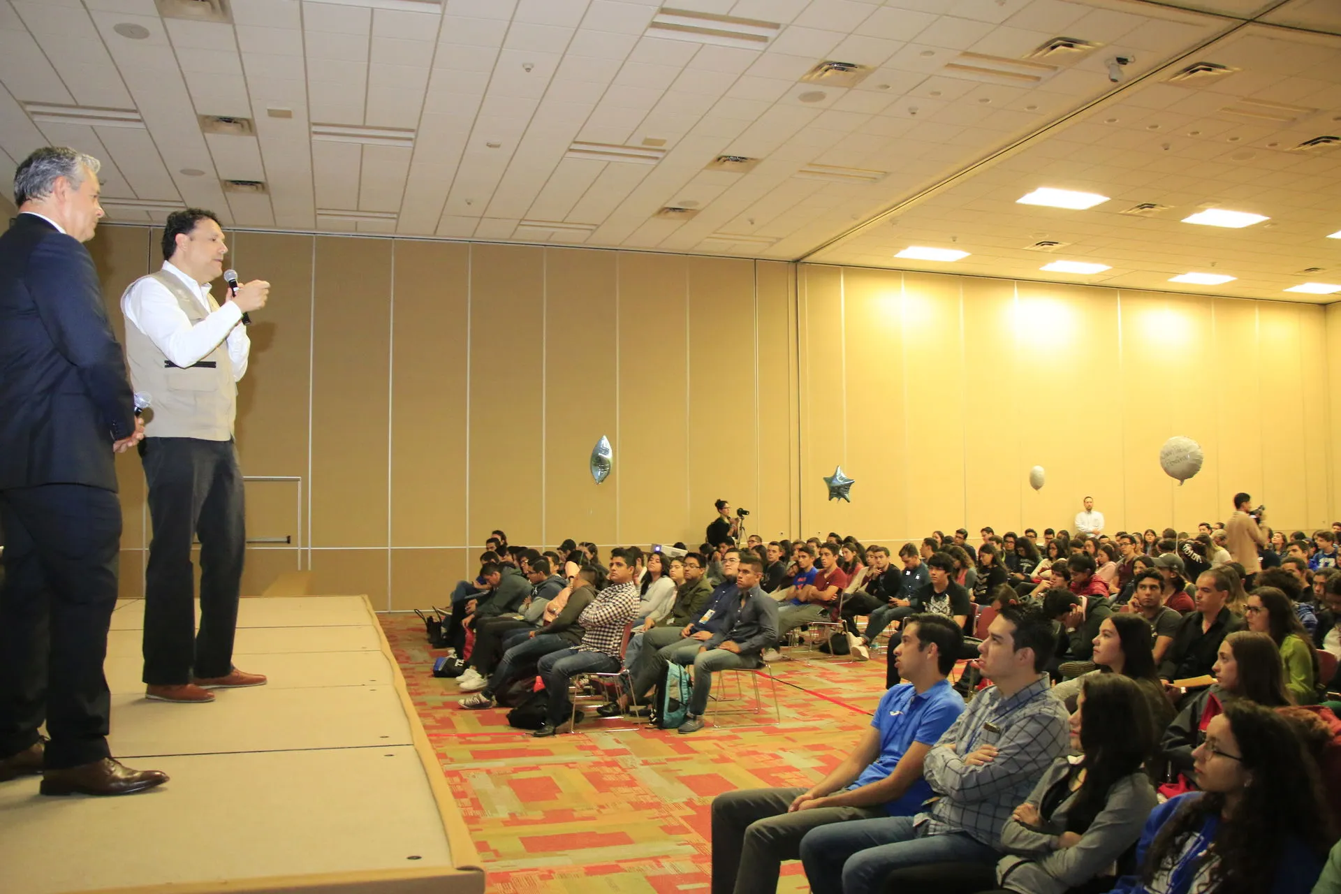 Estudiantes de primer ingreso practican 4 habilidades de emprendimiento a través de este ejercicio.