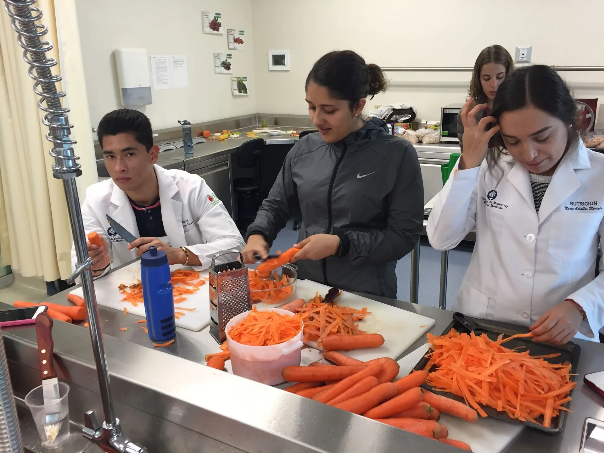 La recolecta de ingredientes permitió la elaboración de 350 panecillos.