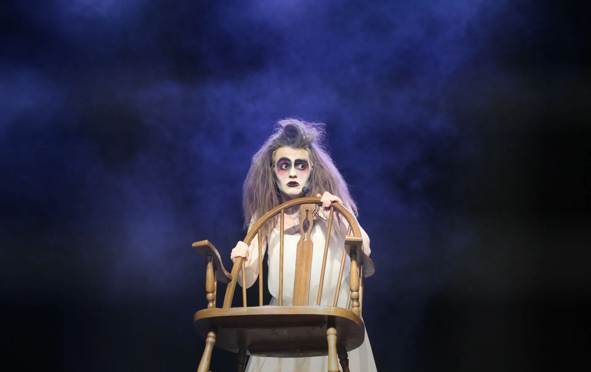 alumna presentando su monólogo