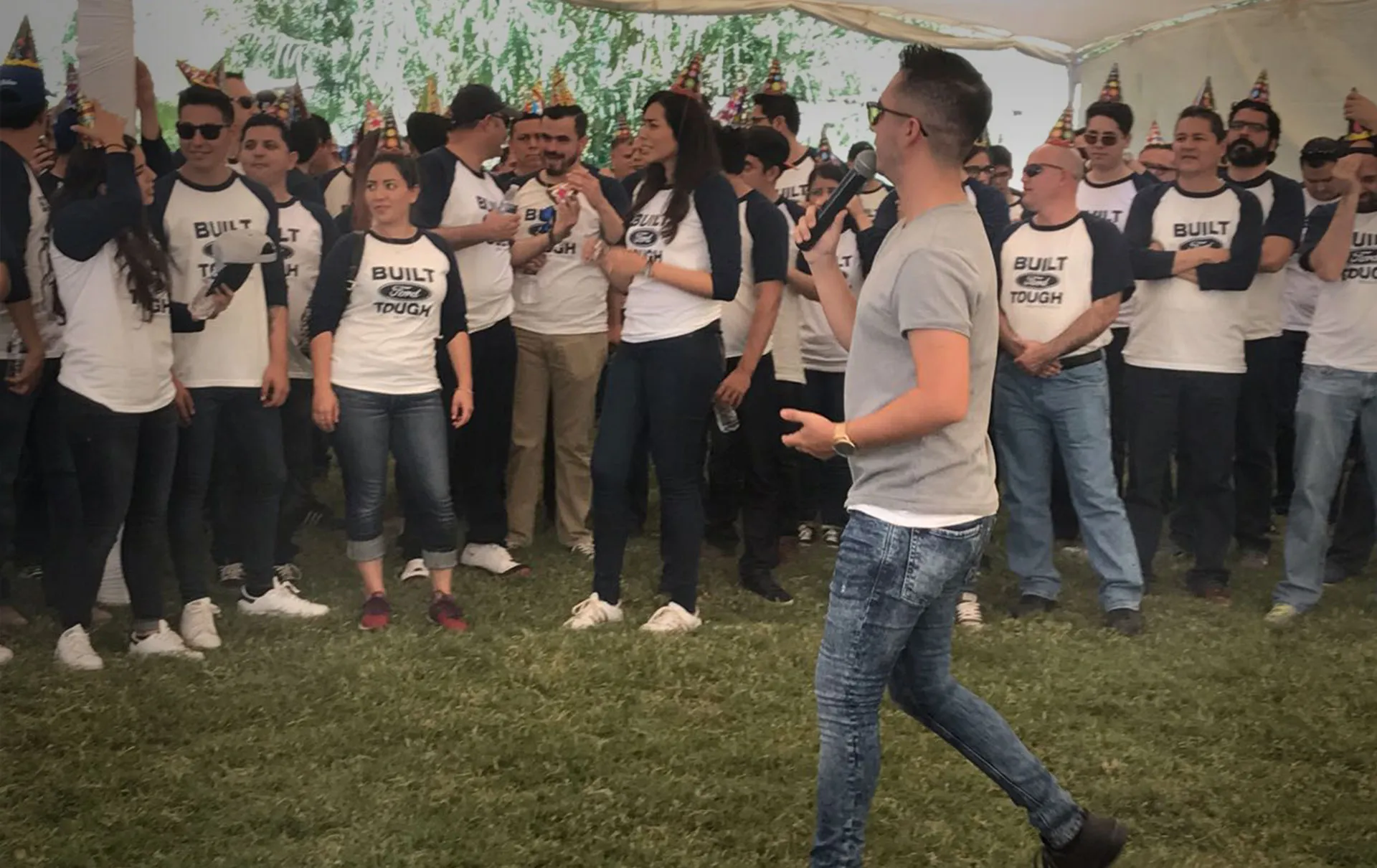 Alumno ofreciendo discurso