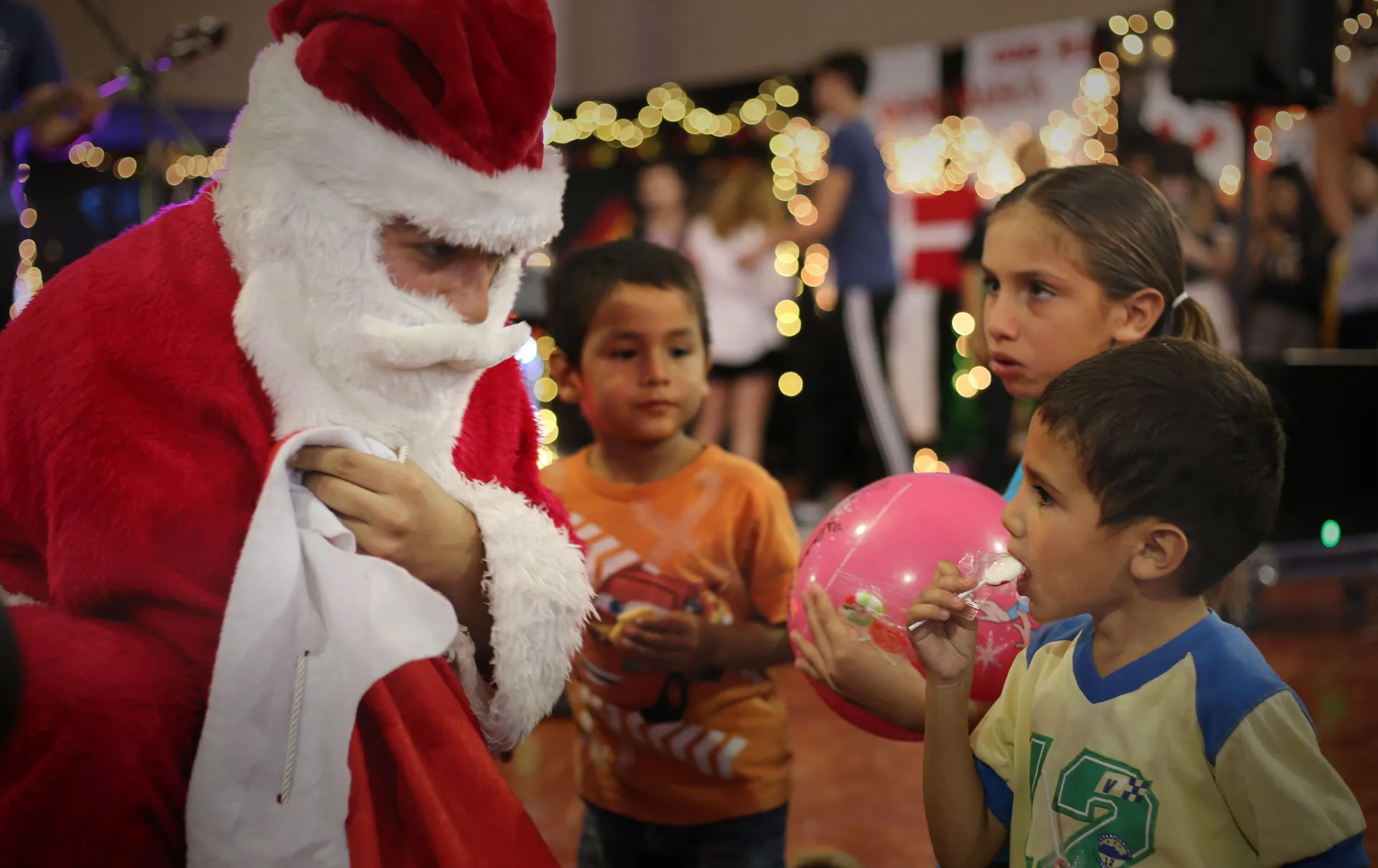 Santa entrega regalos