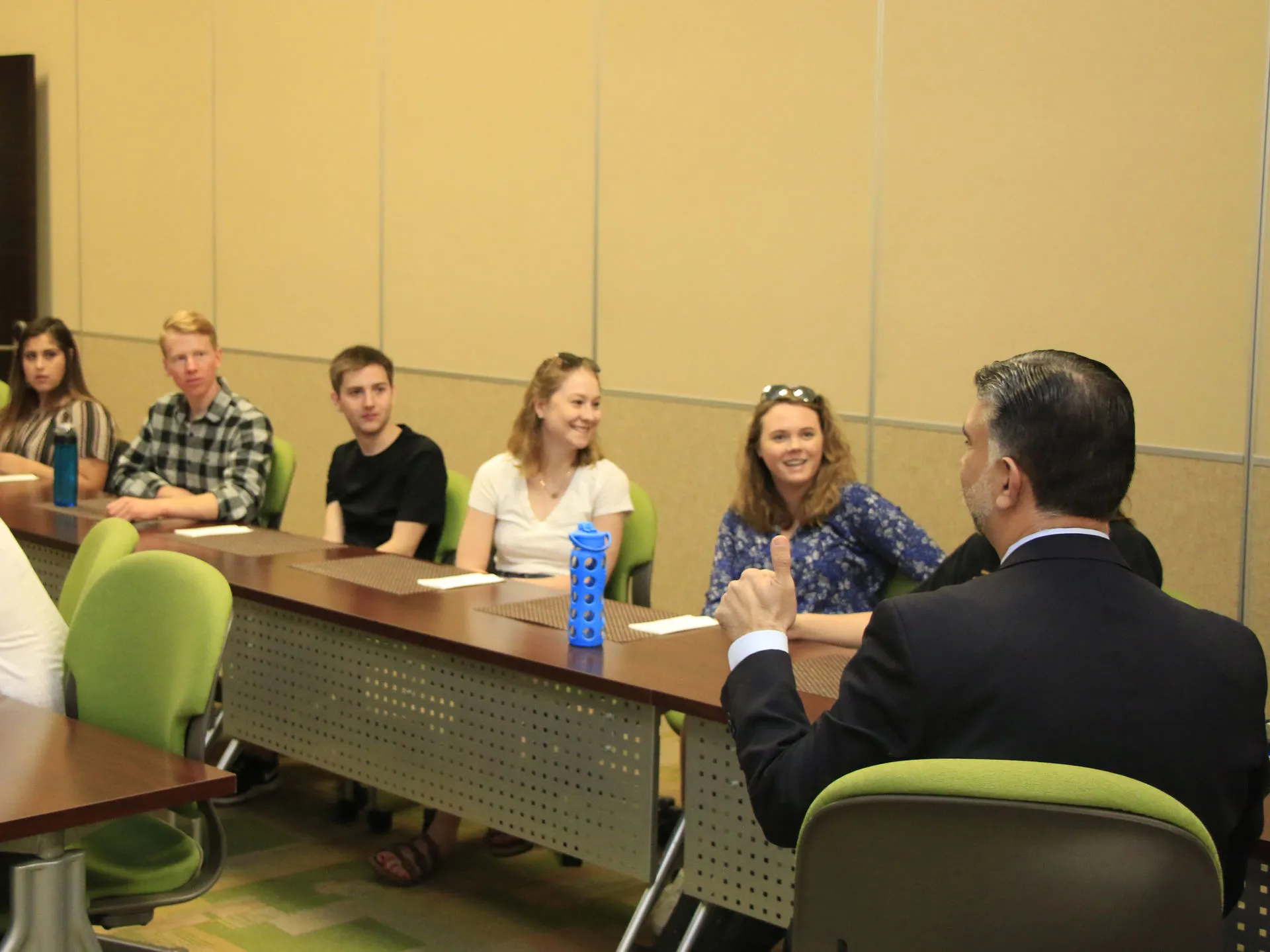 Una comisión de 12 estudiantes de Drake University llevarán curso intensivo por 2 semanas en nuestra Institución.