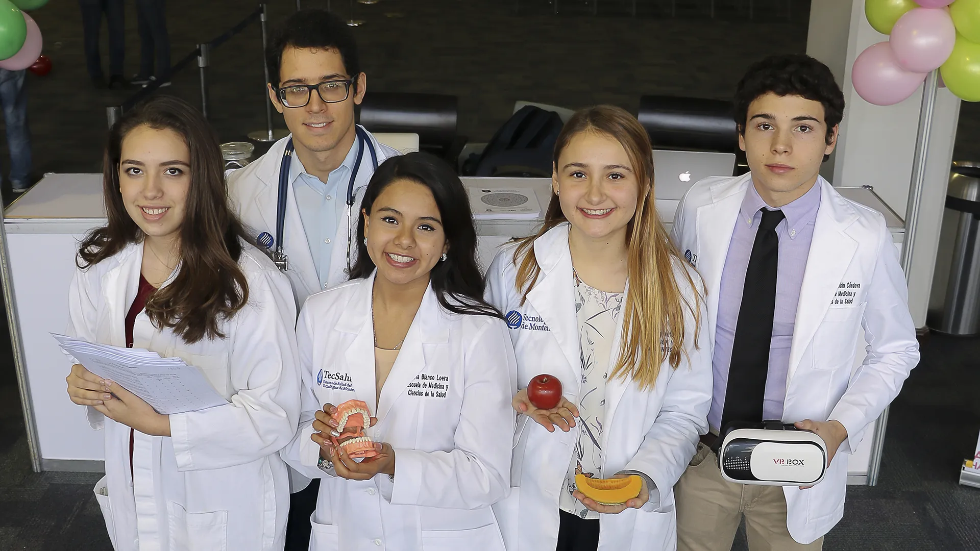 Alumnos de la Escuela de Medicina y Ciencias de la Salud