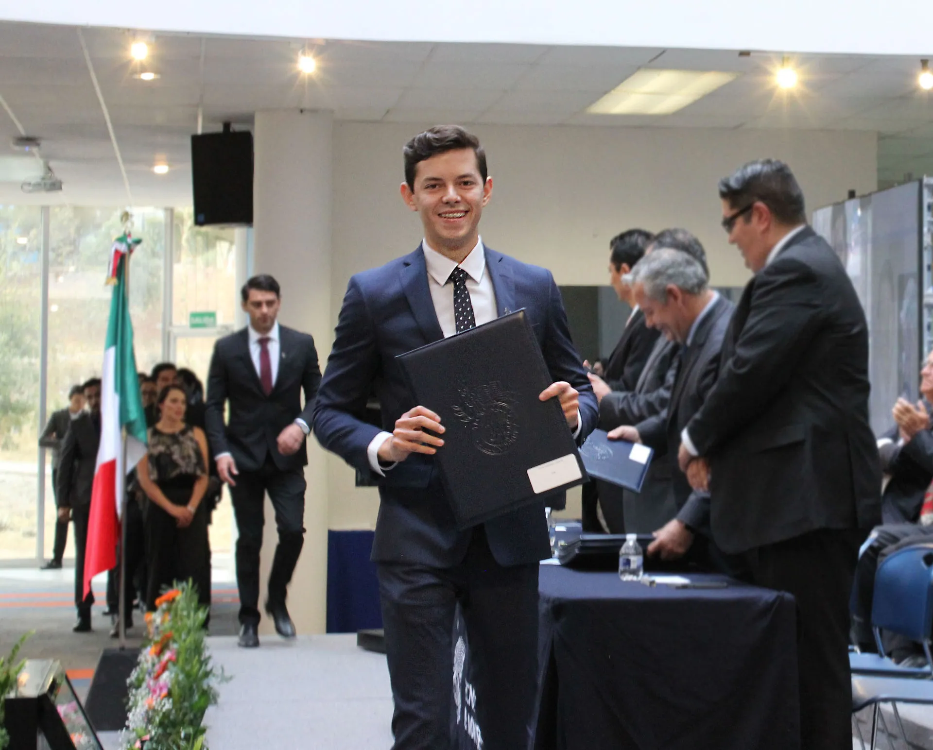 Alumnos de preparatoria, profesional y maestría celebraron su graduación en Zacatecas.