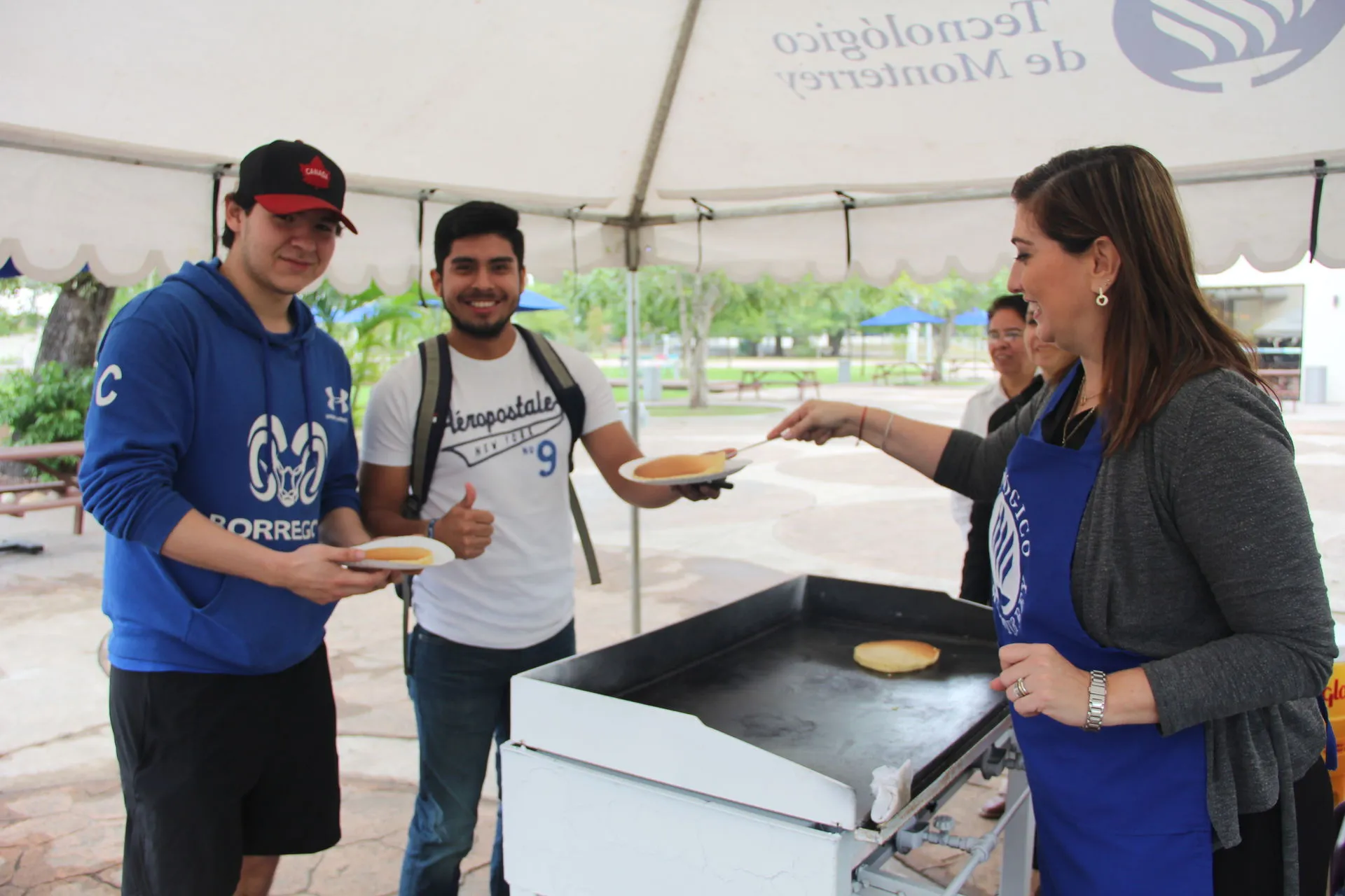 Bienvenida con Hot Cakes en campus Tampico