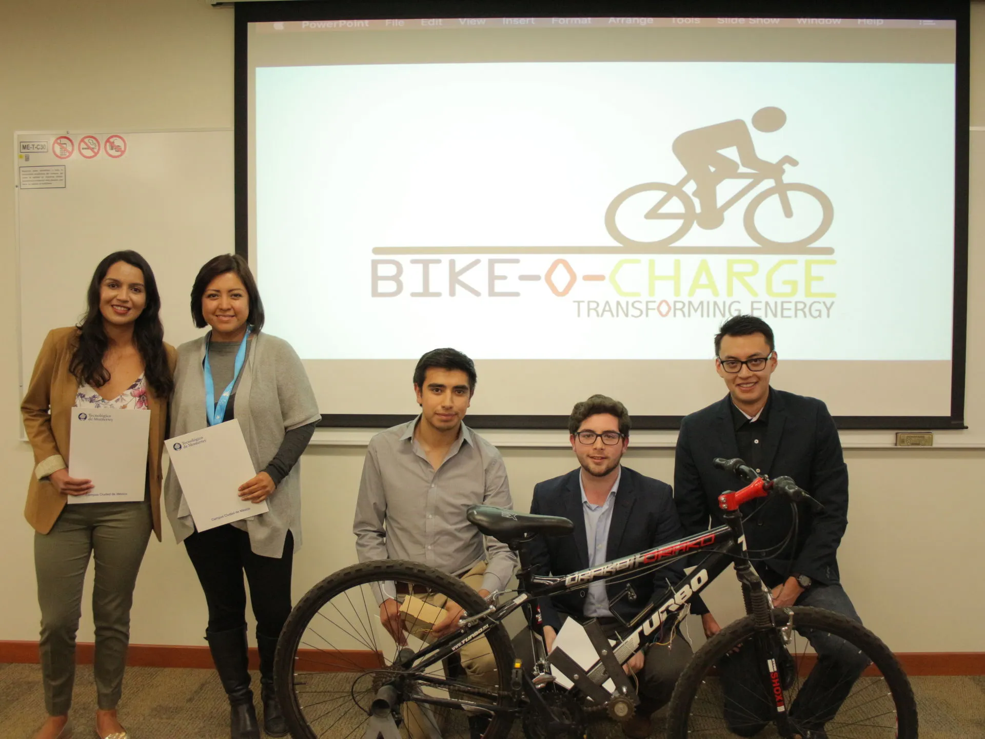 alumnos finalistas de emprendeweb