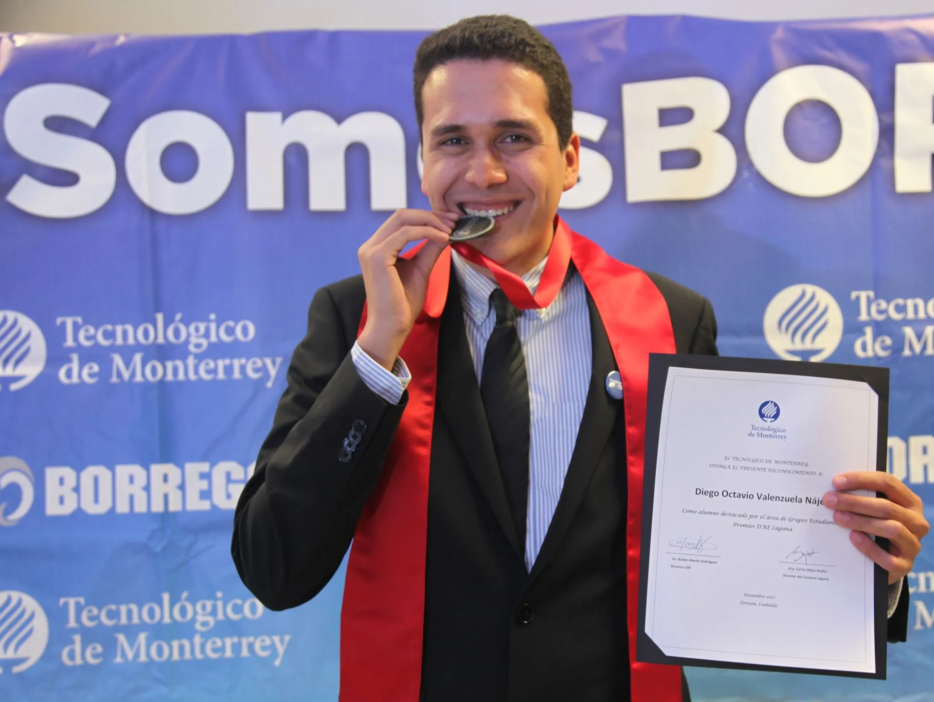 Reconocen formación integral de alumnos laguneros con Premios DAE