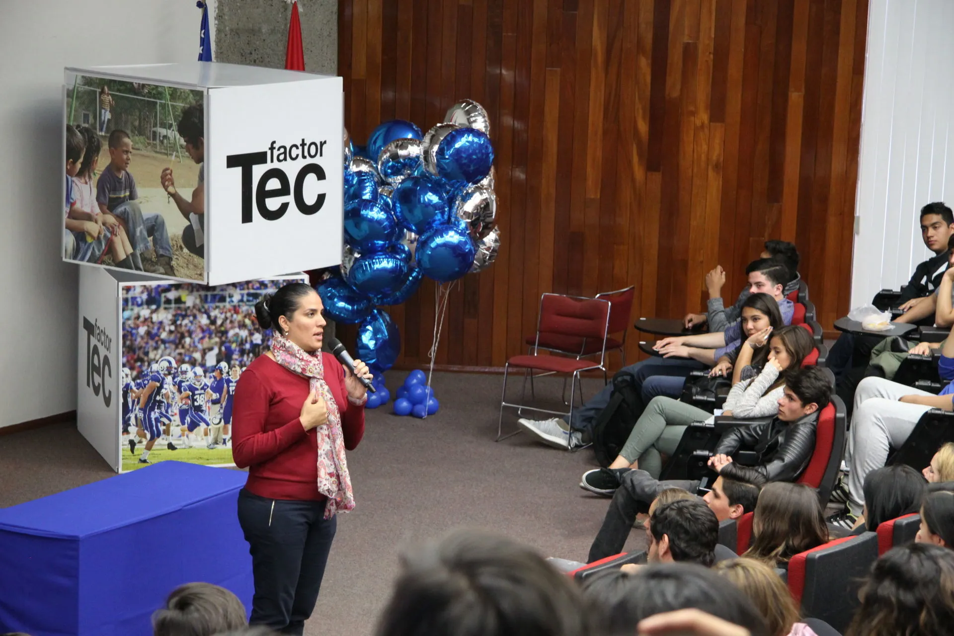 El pasado 1 de noviembre se llevó a cabo en el Tec, Estado de México un ciclo de conferencias con motivo de la celebración del día de la economía, en esta ocasión se reunieron especialistas de diversas instituciones para analizar temas relacionados con el desarrollo económico, finanzas y competitividad.