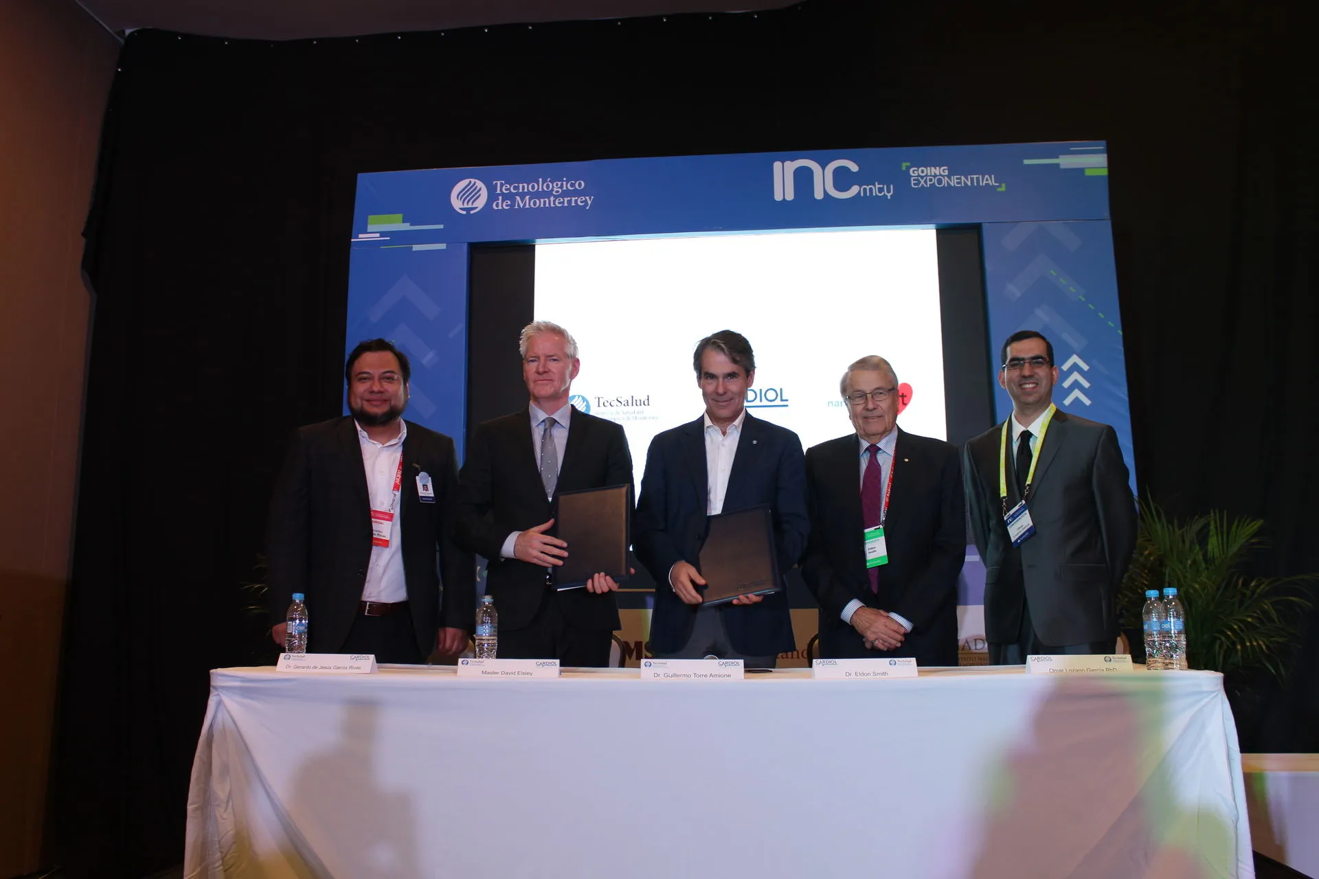 firma de convenio Nano4heart