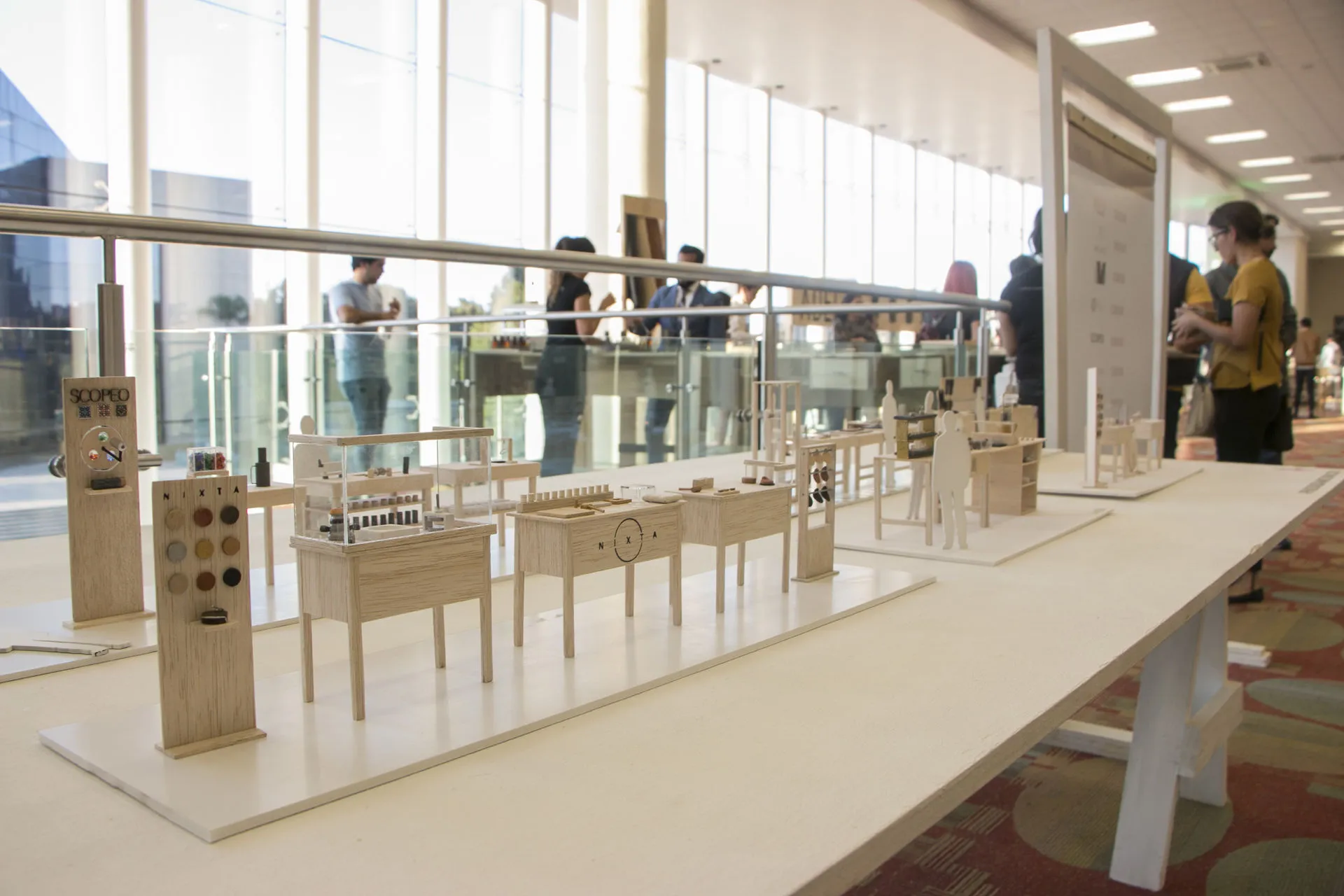 En el tradicional Open Room los alumnos de Diseño Industrial y Arquitectura realizan una exposición de sus mejores trabajos realizados a lo largo del semestre.