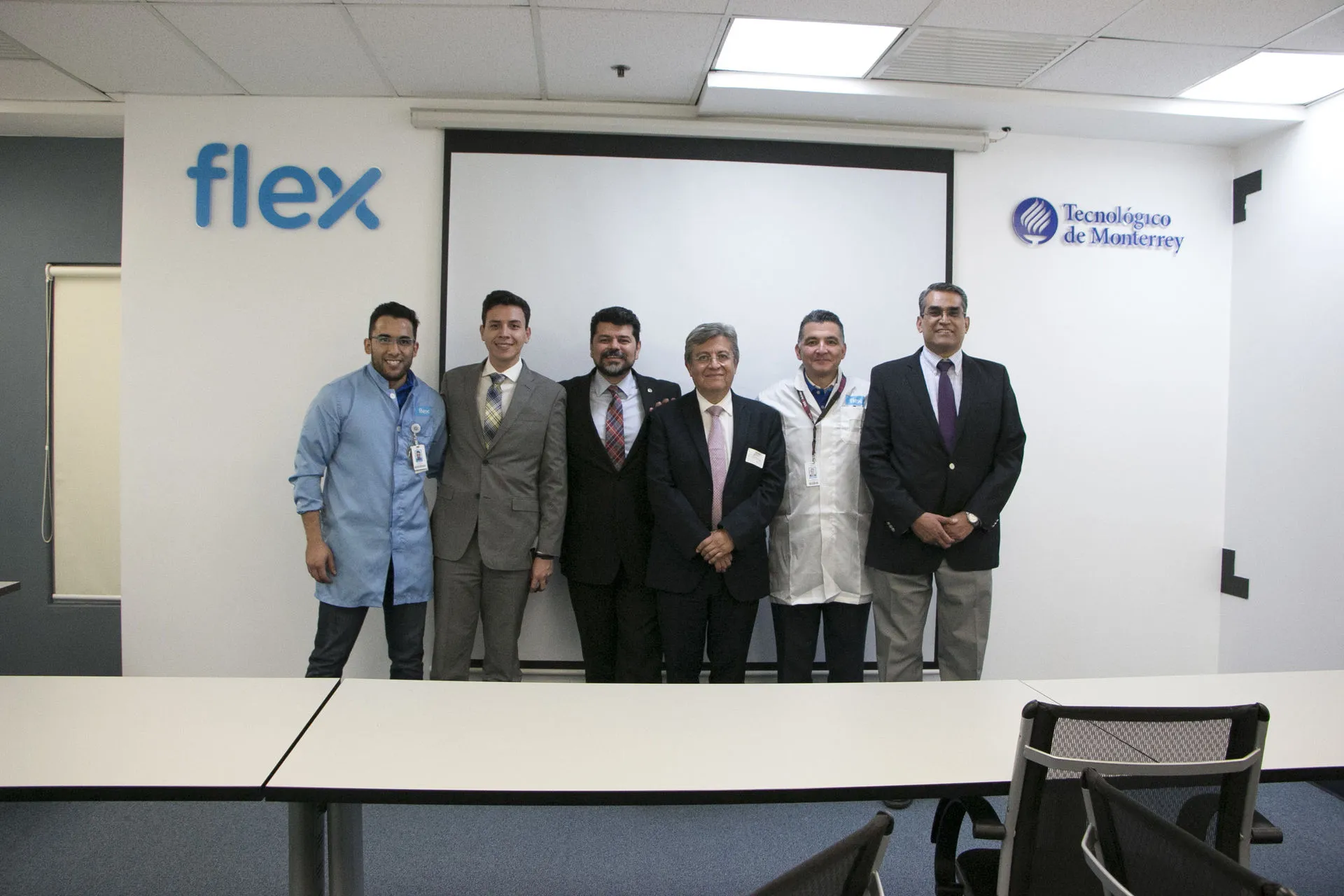 Alumnos de Ingeniería Industrial y de Sistemas concluyeron su Semestre i en conjunto con la empresa Flex.