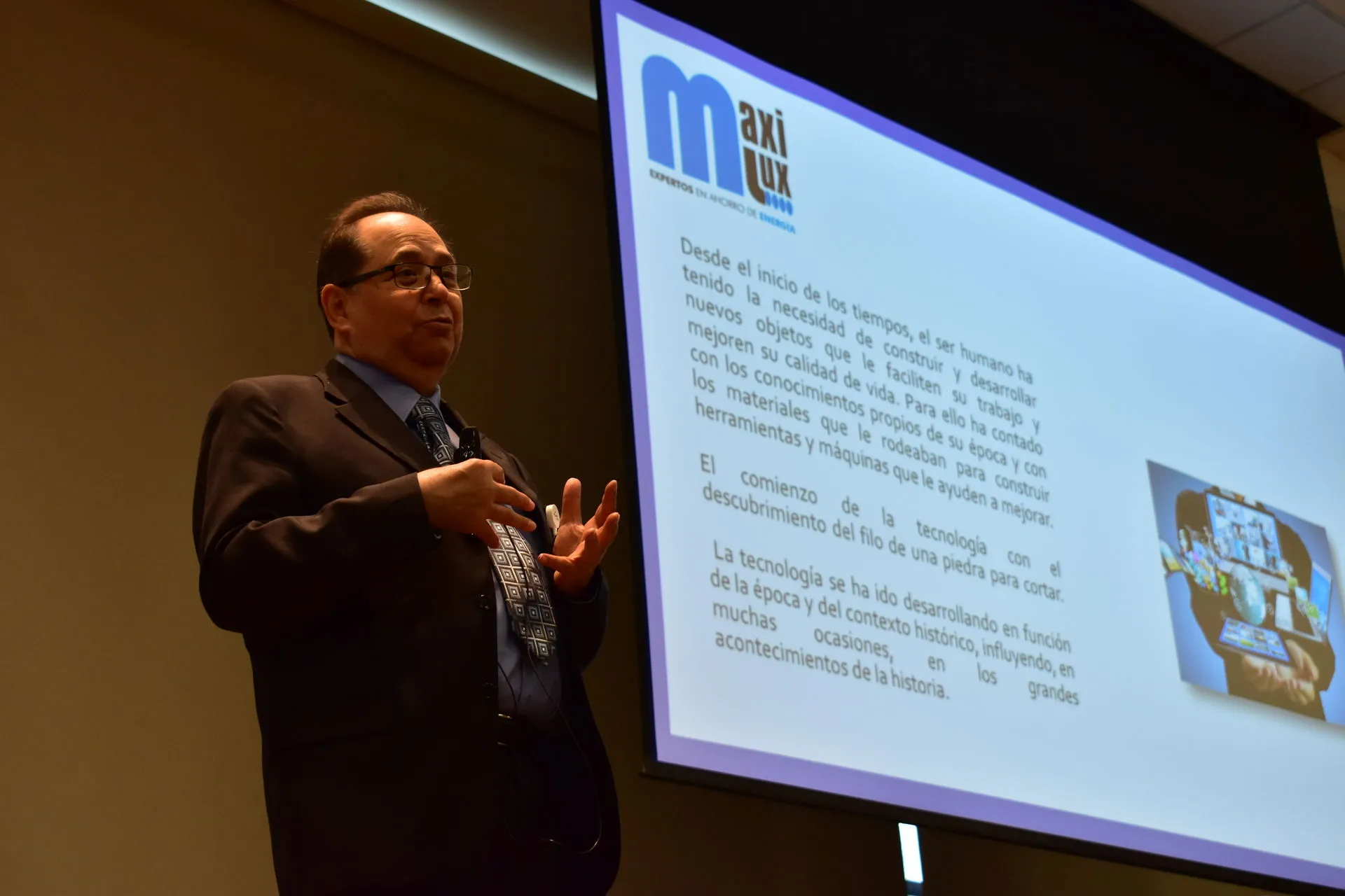 Expertos en diversas áreas abordaron temas de energía, nuevas tecnologías e innovación que debe mantener la industria para  trascender.