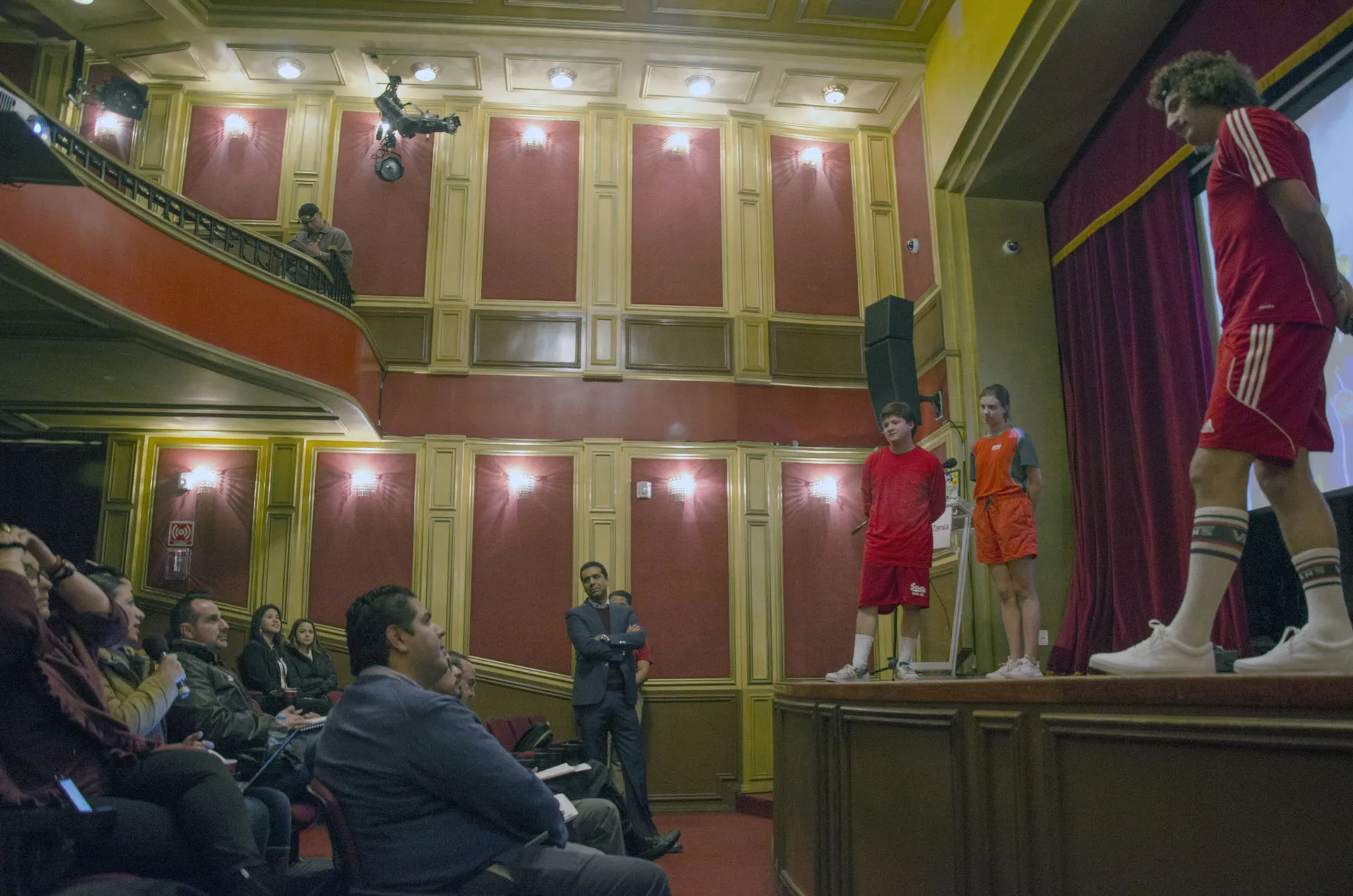 Estudiantes de Comunicación y Medios Digitales del Tecnológico de Monterrey en Ciudad de México obtuvieron el primer lugar en el concurso Logotipo y lanzamiento de campaña KinesiZ, desarrollando propuestas creativas para la inauguración de un nuevo centro recreativo de la exitosa cadena mexicana de edu-entretenimiento KidZania. 