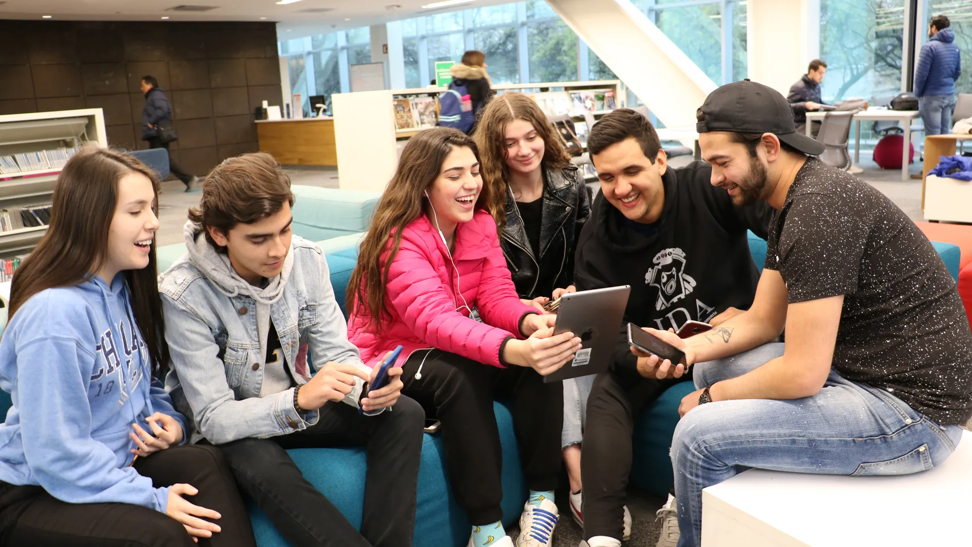 Alumnos con tecnología