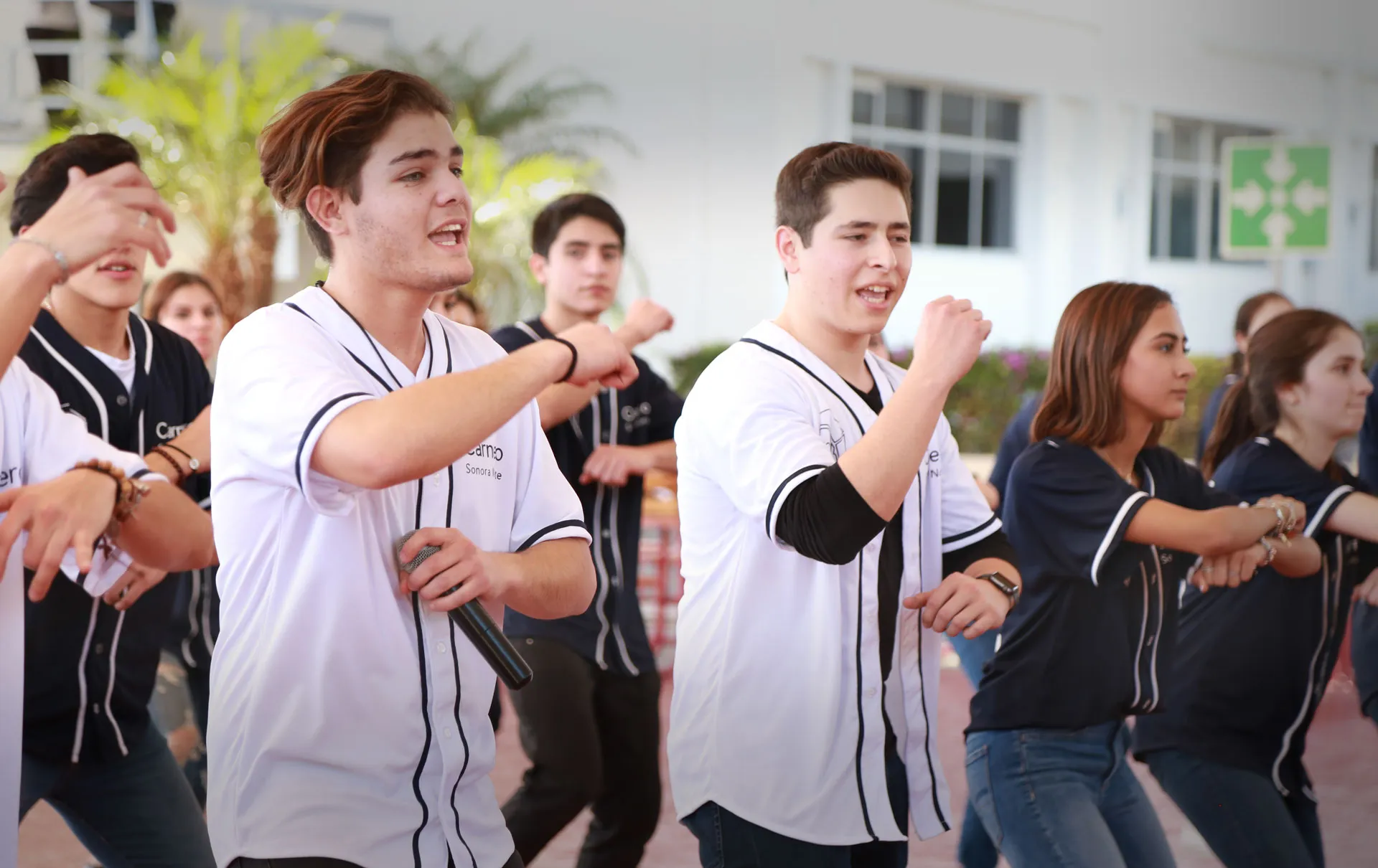 Alumnos participando en programa Carnero