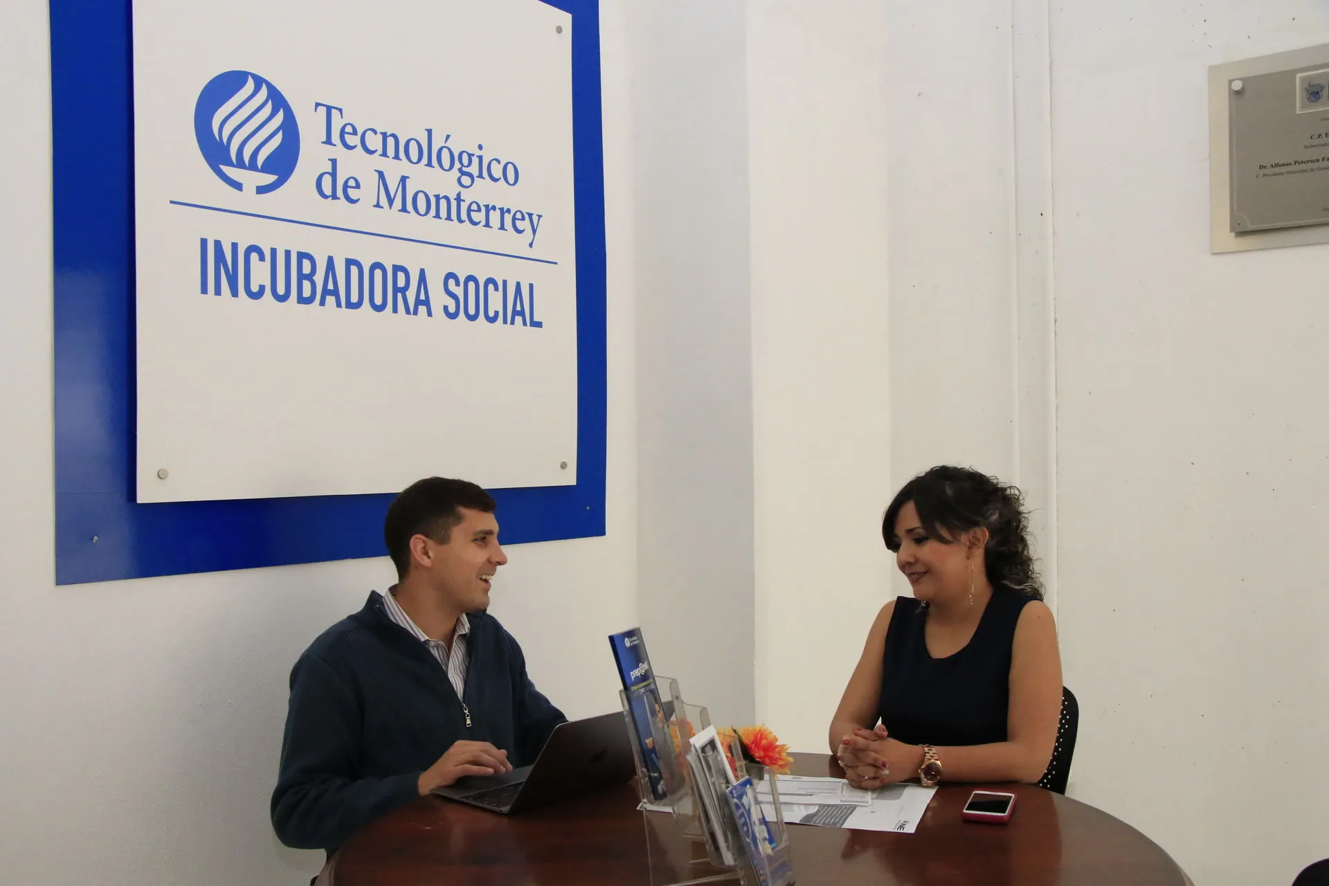 Más de 2,000 alumnos graduados y 155 microempresas asesoradas, son algunos de los logros que esta iniciativa ha alcanzado.