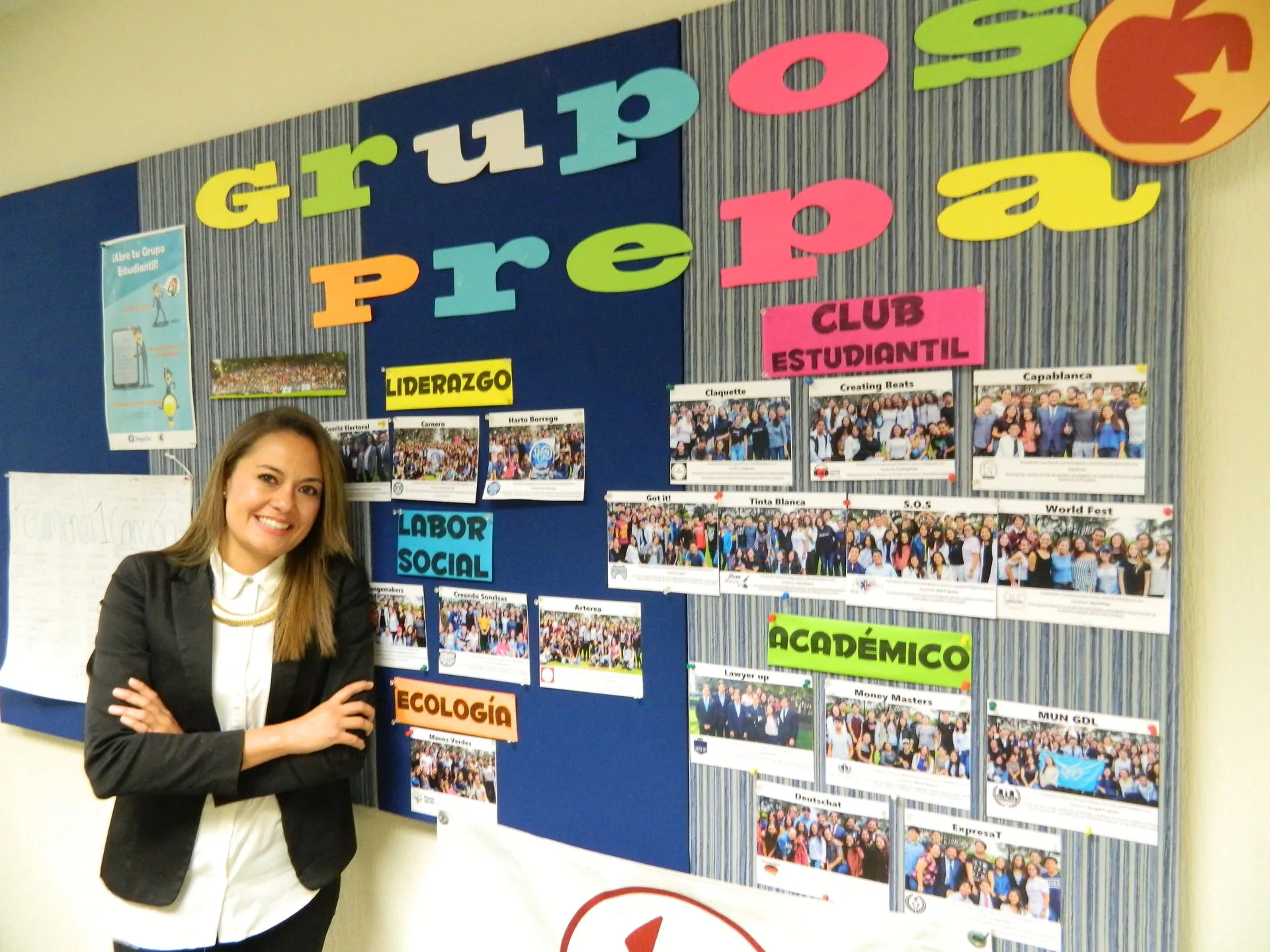 Andrea Herrera acompañada por alumnos de PrepaTec Guadalajara.