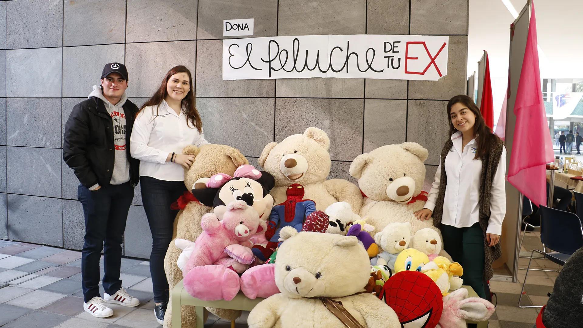 Alumnos del CAM lanzaron la campaña "El peluche de tu ex"