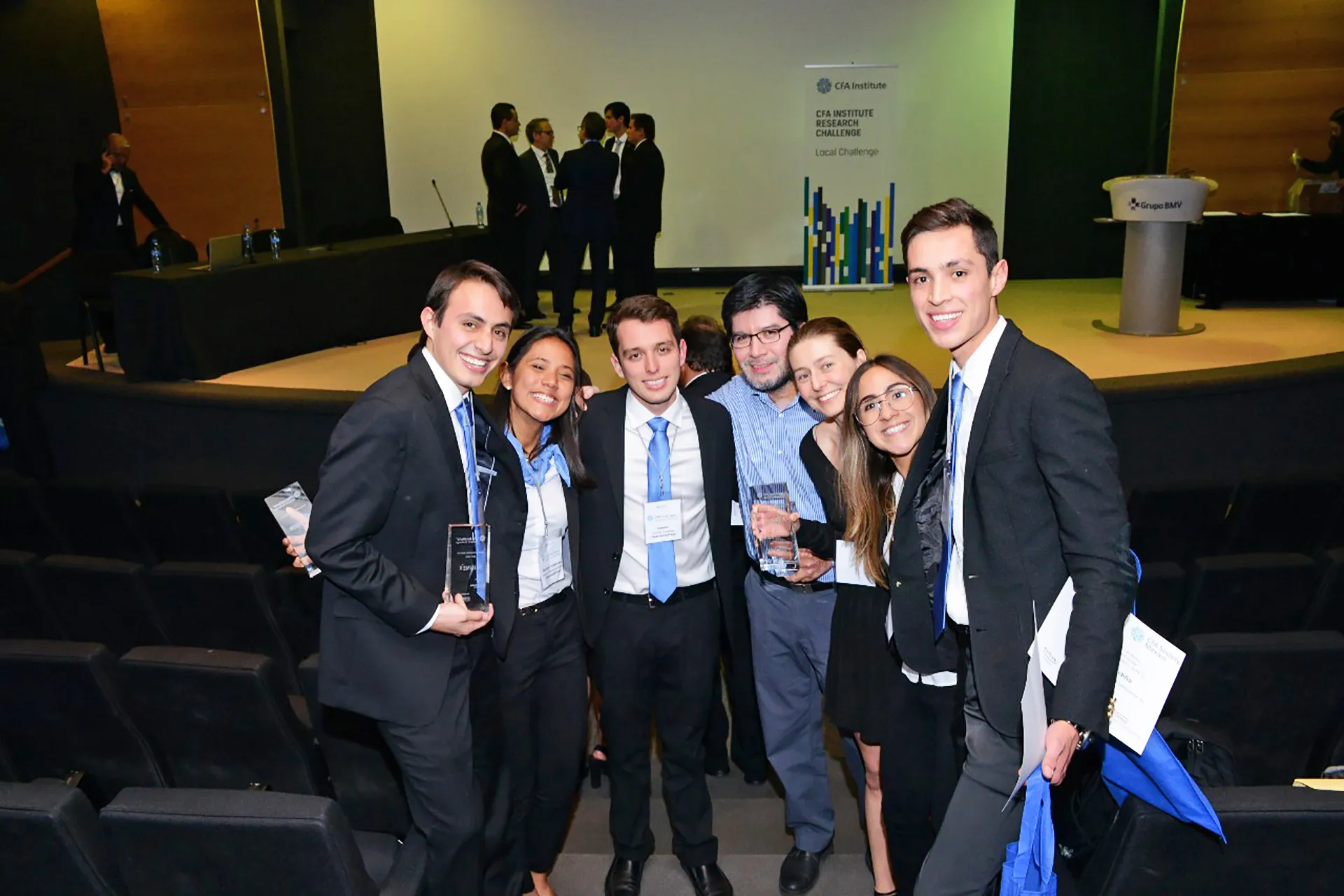 Alumnos del Tec se llevan al primer lugar en concurso de finanzas