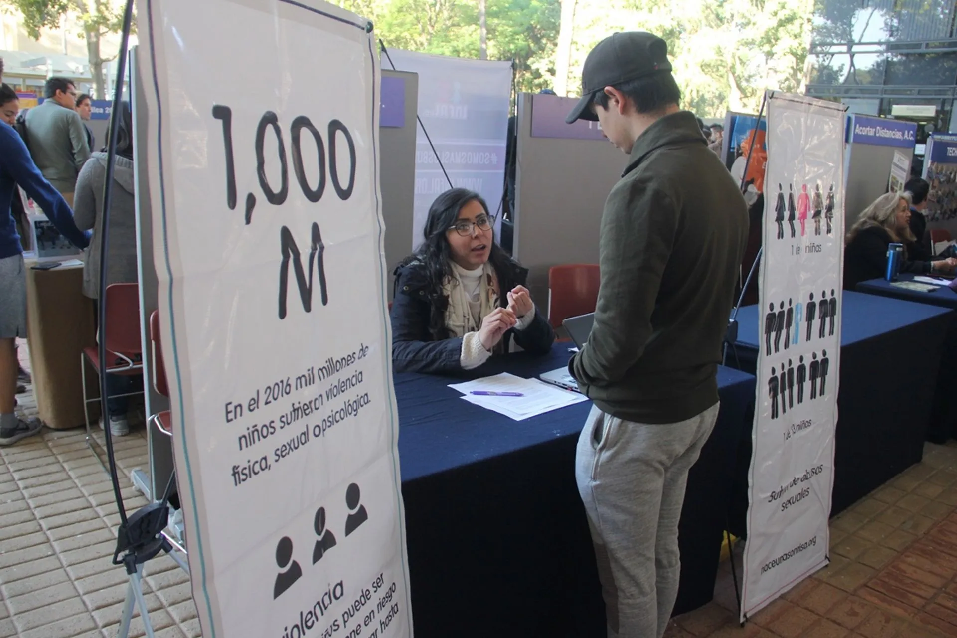 Alrededor de 50 Asociaciones Civiles participaron en la Feria de Servicio Social.