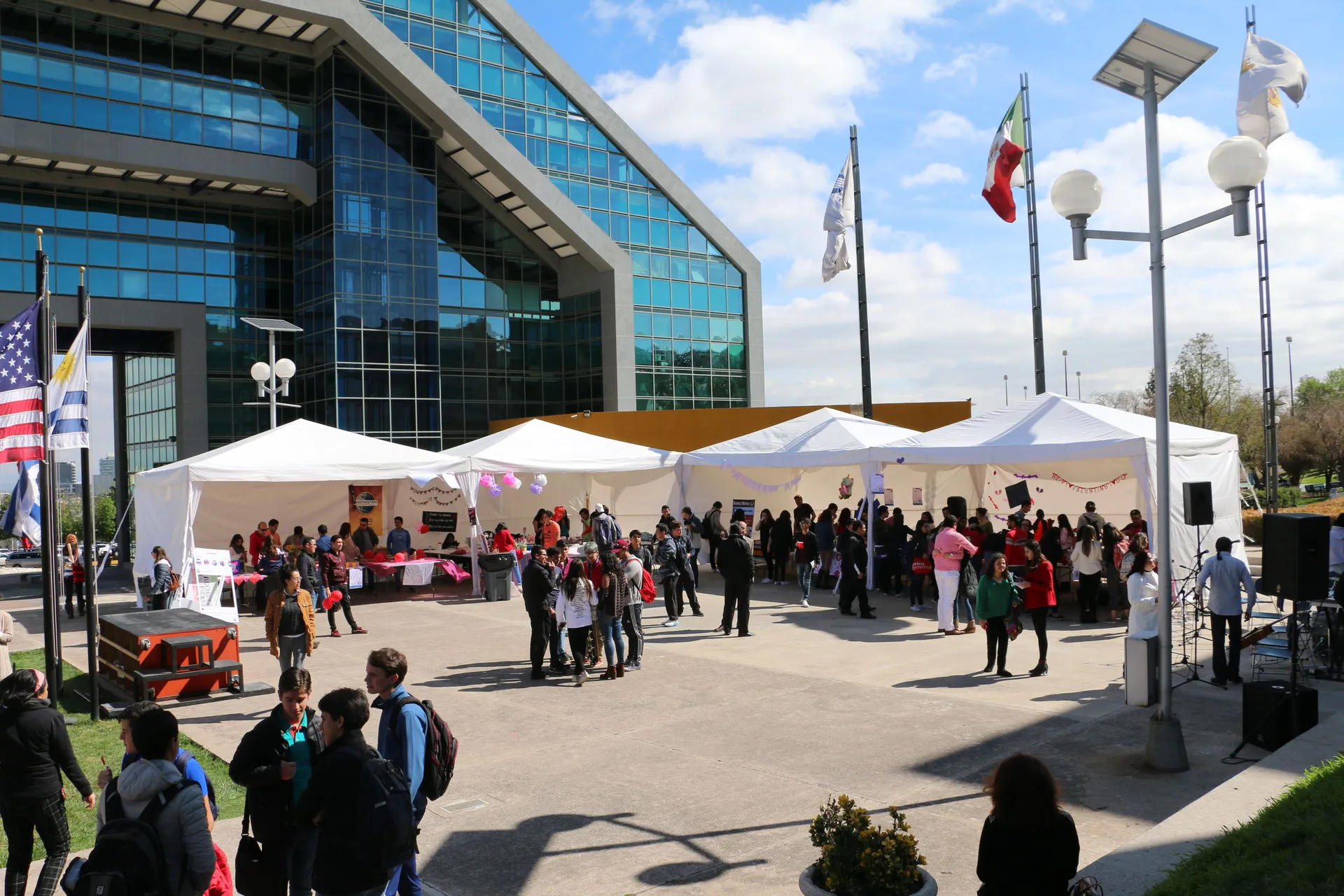 La kermesse se celebró en la Plaza de las Banderas