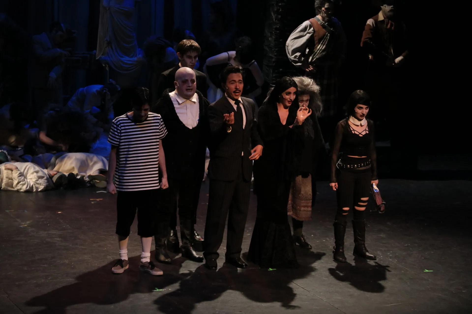 Elenco Locos Addams