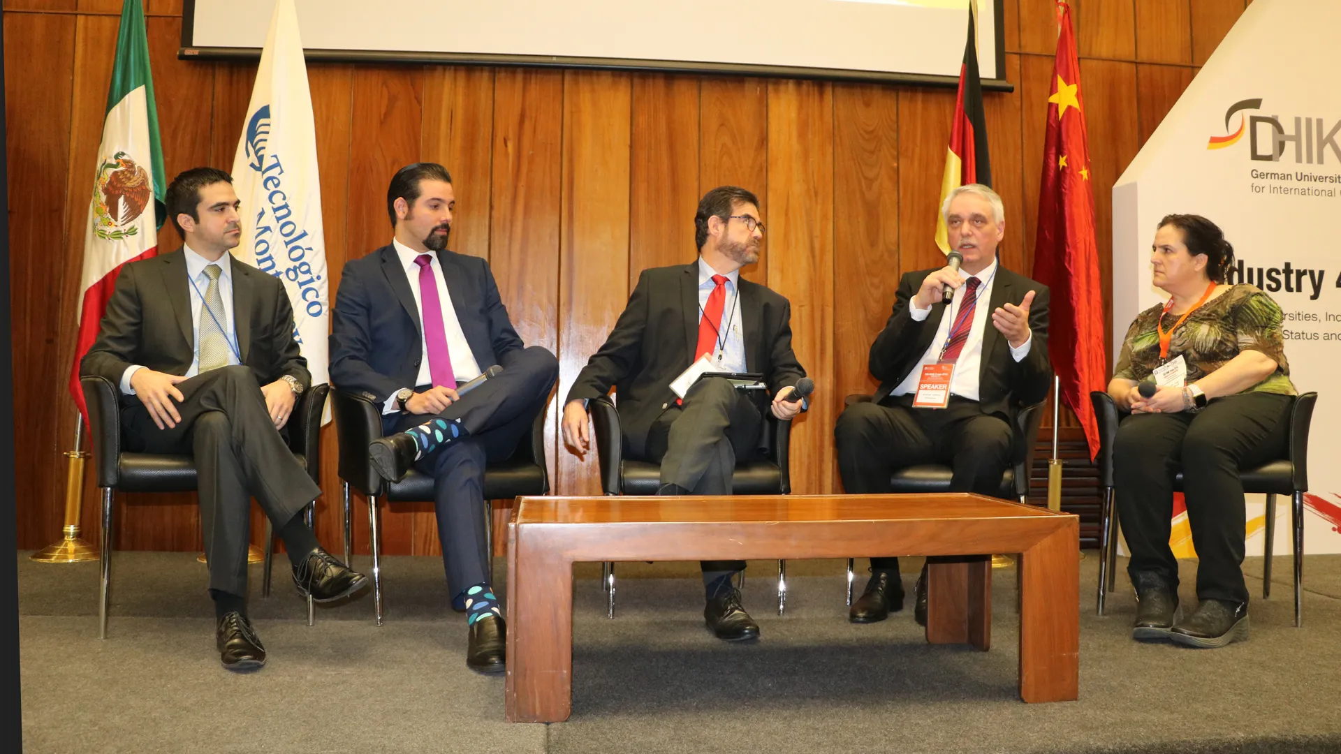 Panel entre expertos de México y Alemania en el Foro Tec-DHIK