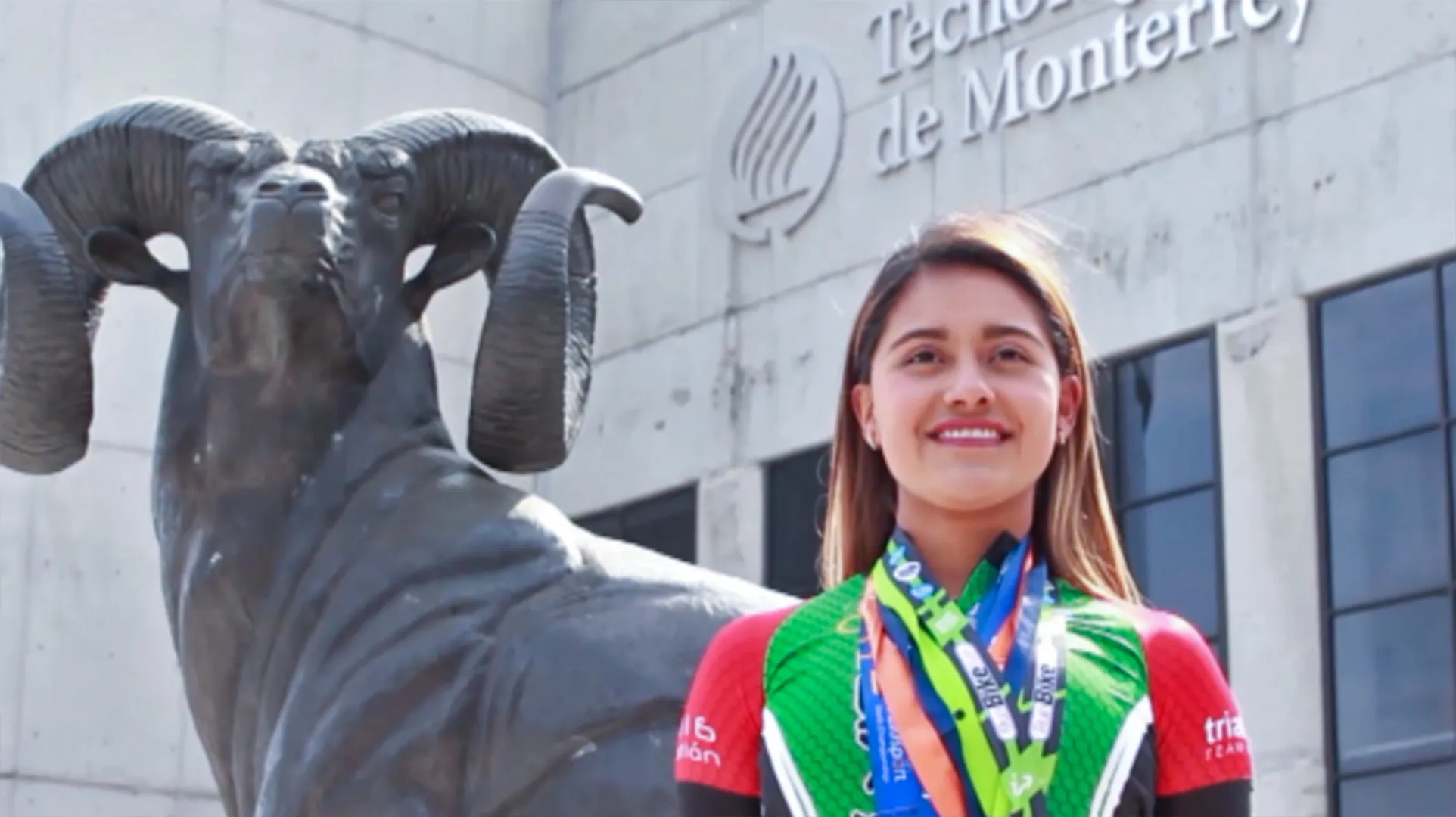 Claudia Paola Galindo, es una exitosa deportista profesional de duatlón y triatlón
