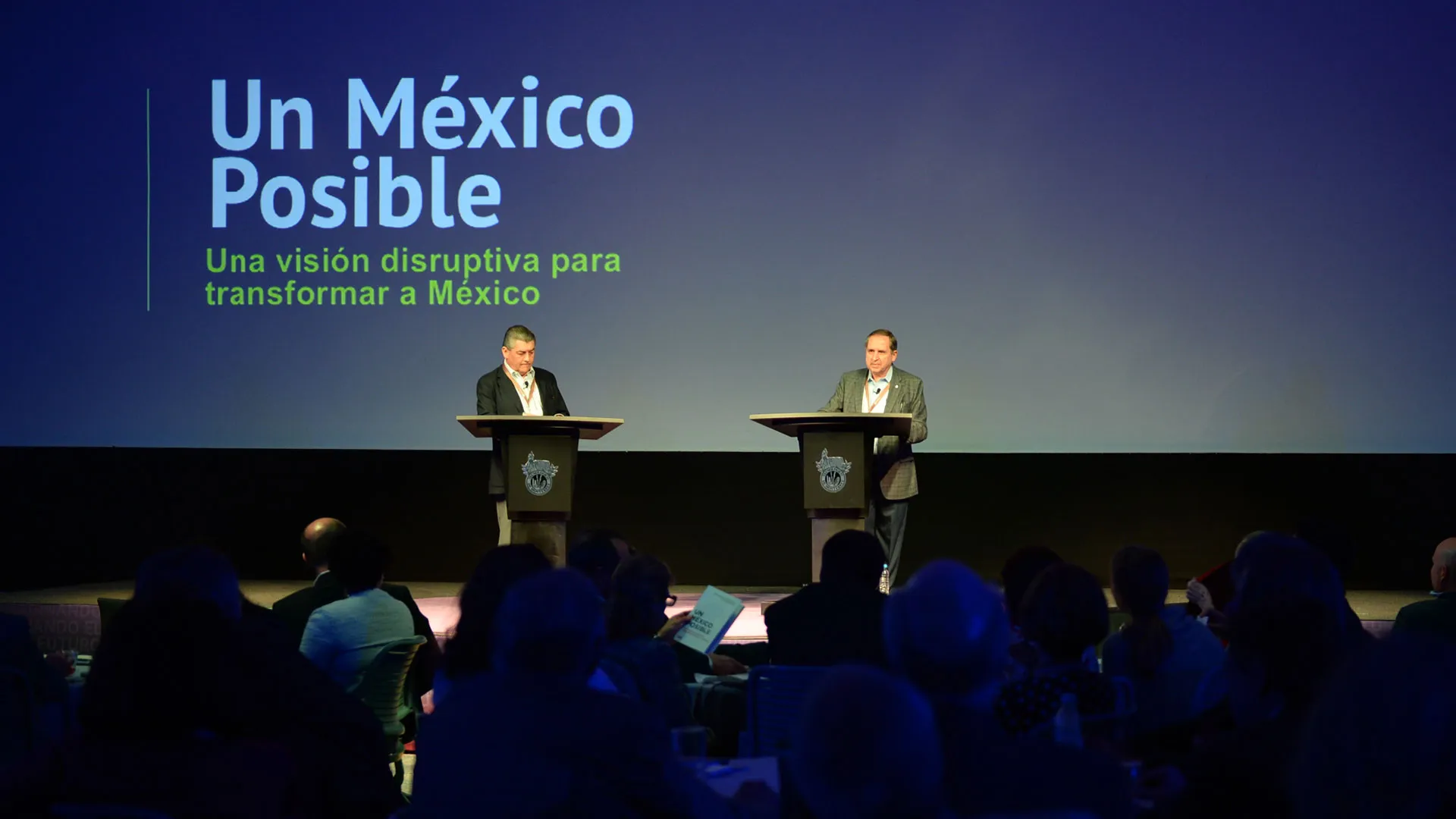 José Antonio Fernández y Salvador Alva, hablando de su libro “Un México Posible: Una visión disruptiva para transformar a México”.
