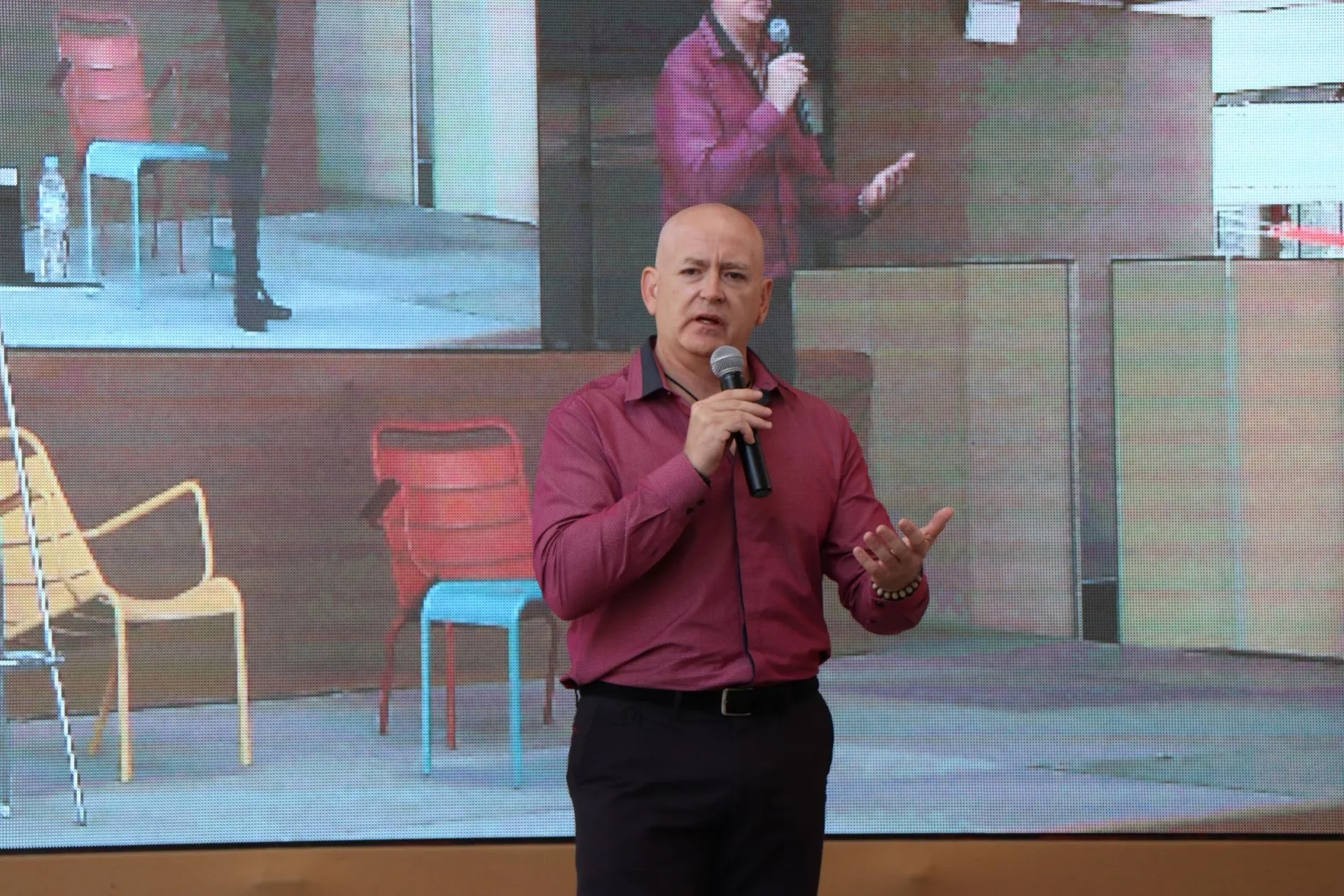 Crowded Russell Walker