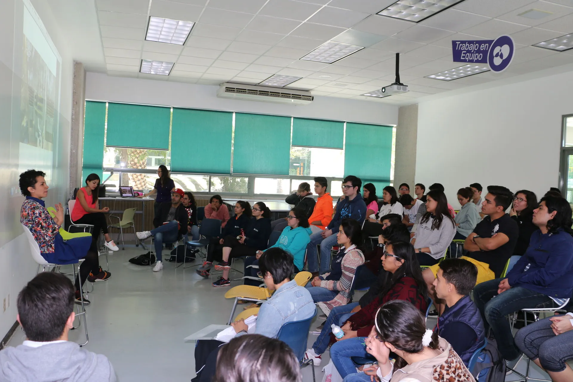 Las integrantes de amoATO Studio ofrecieron una plática en San Luis Potosí