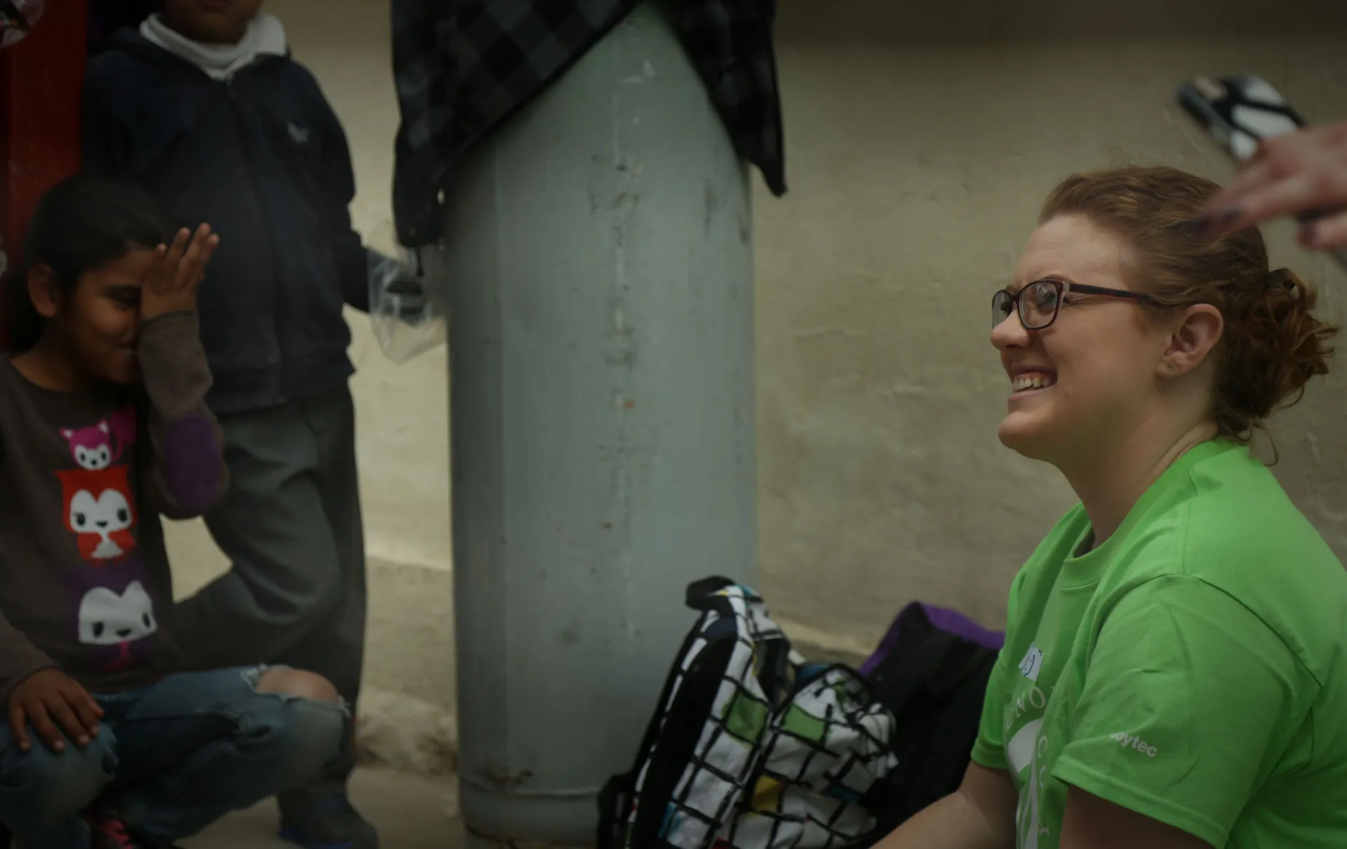 Alumna de UofA participando en proyecto Alitas