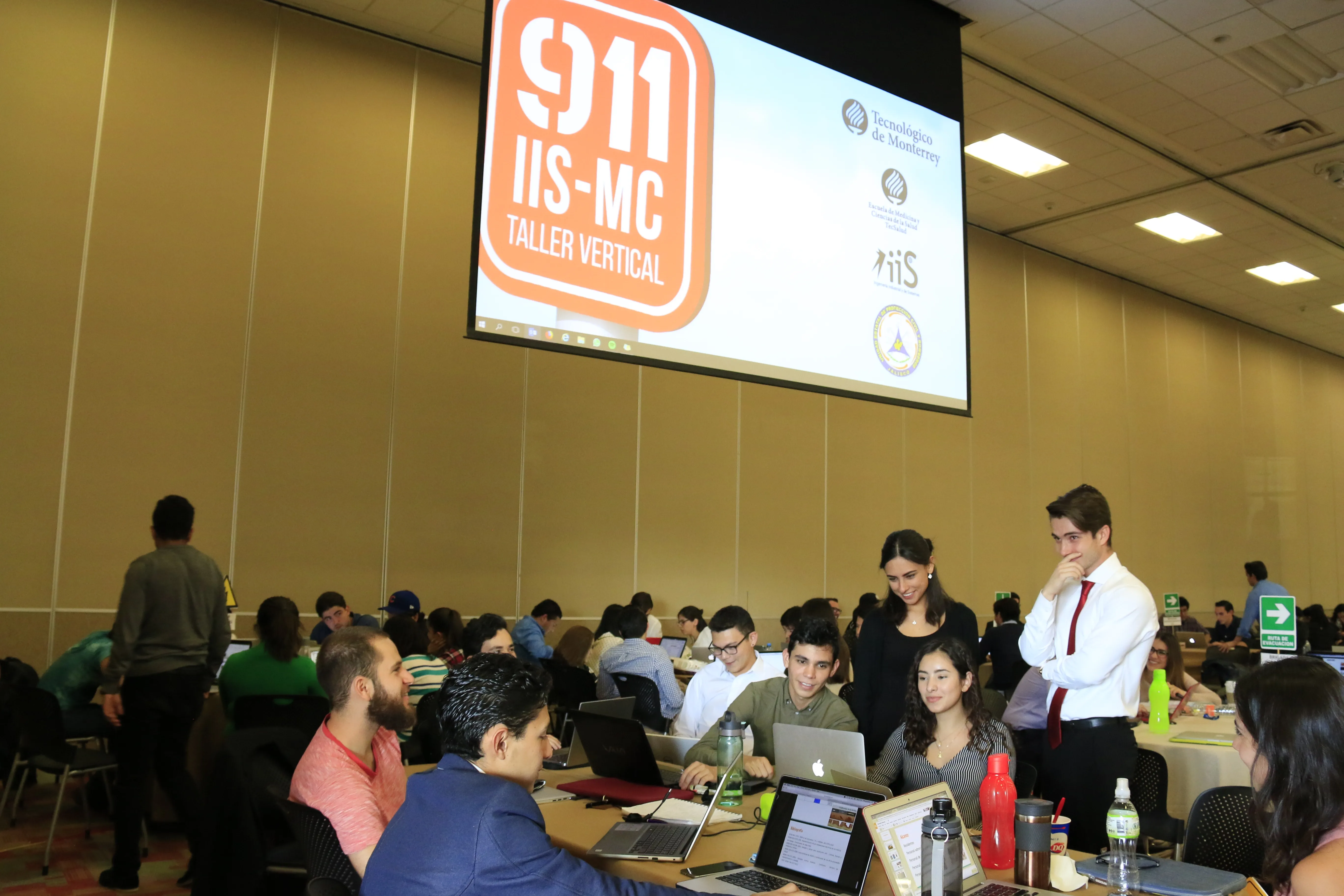 Examen de reactivos siendo contestado