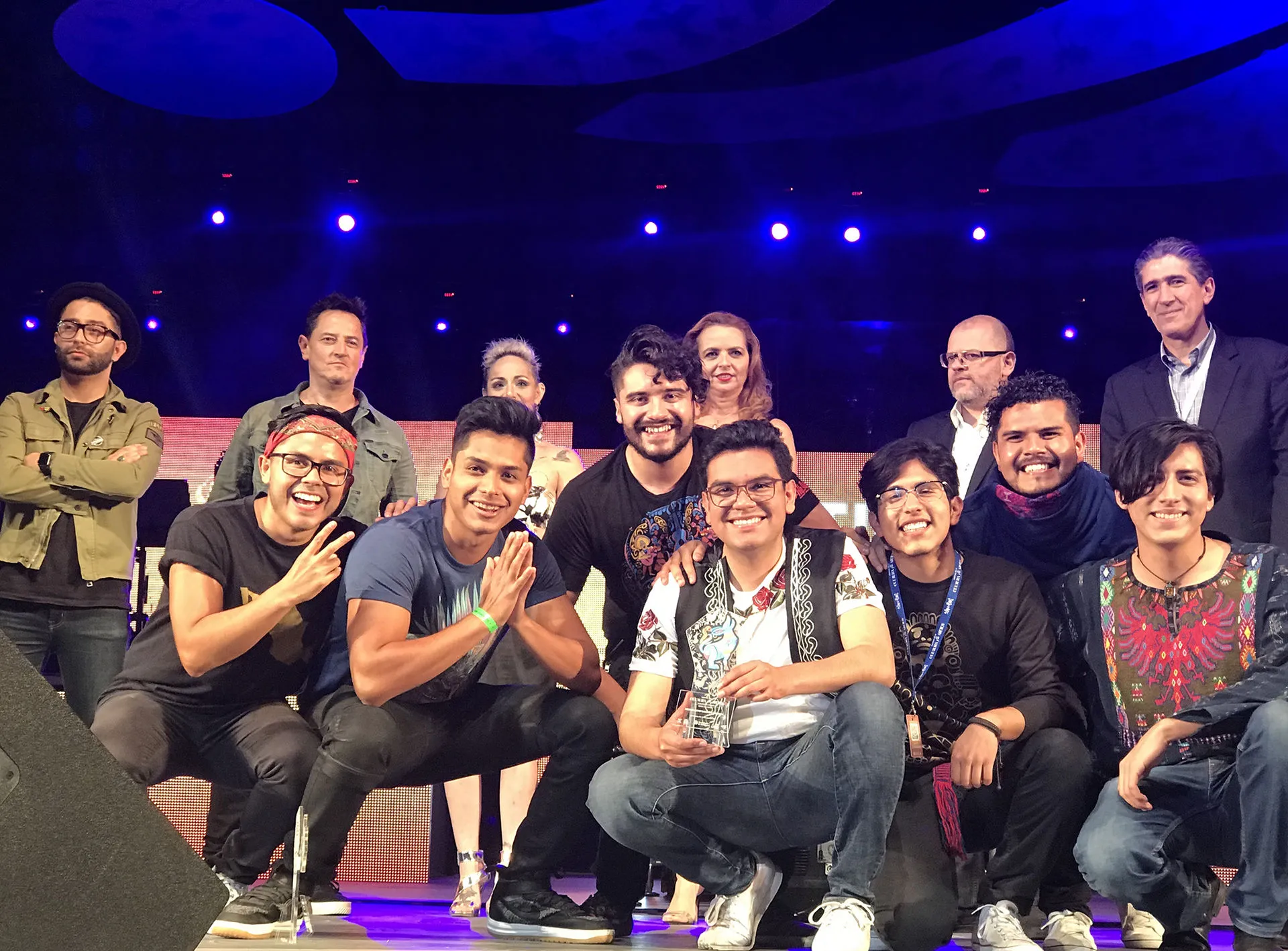 alumnos de CEM en festival de la canción