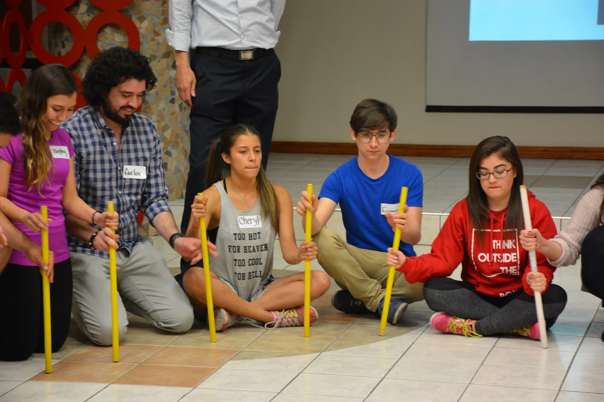 Alumnos trabajando en el taller