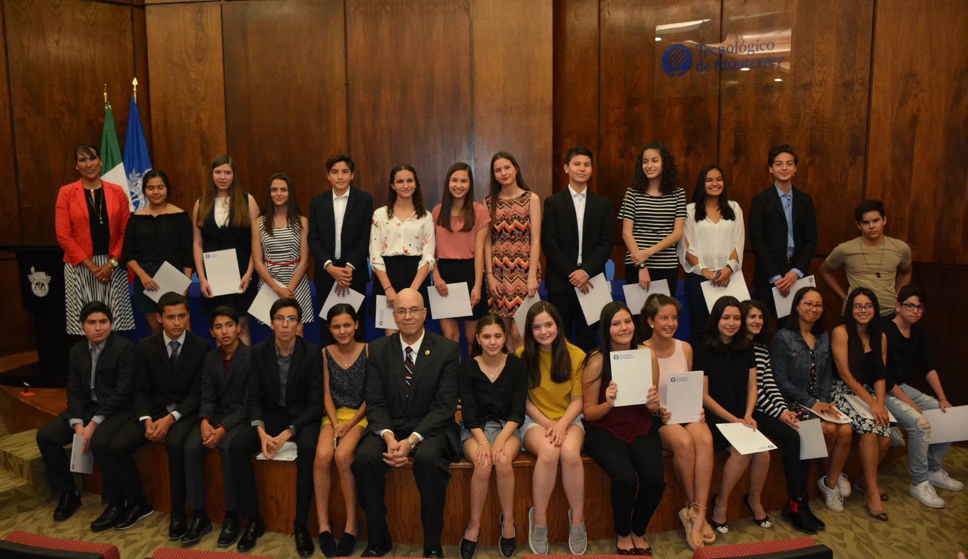 Alumnos con el director 