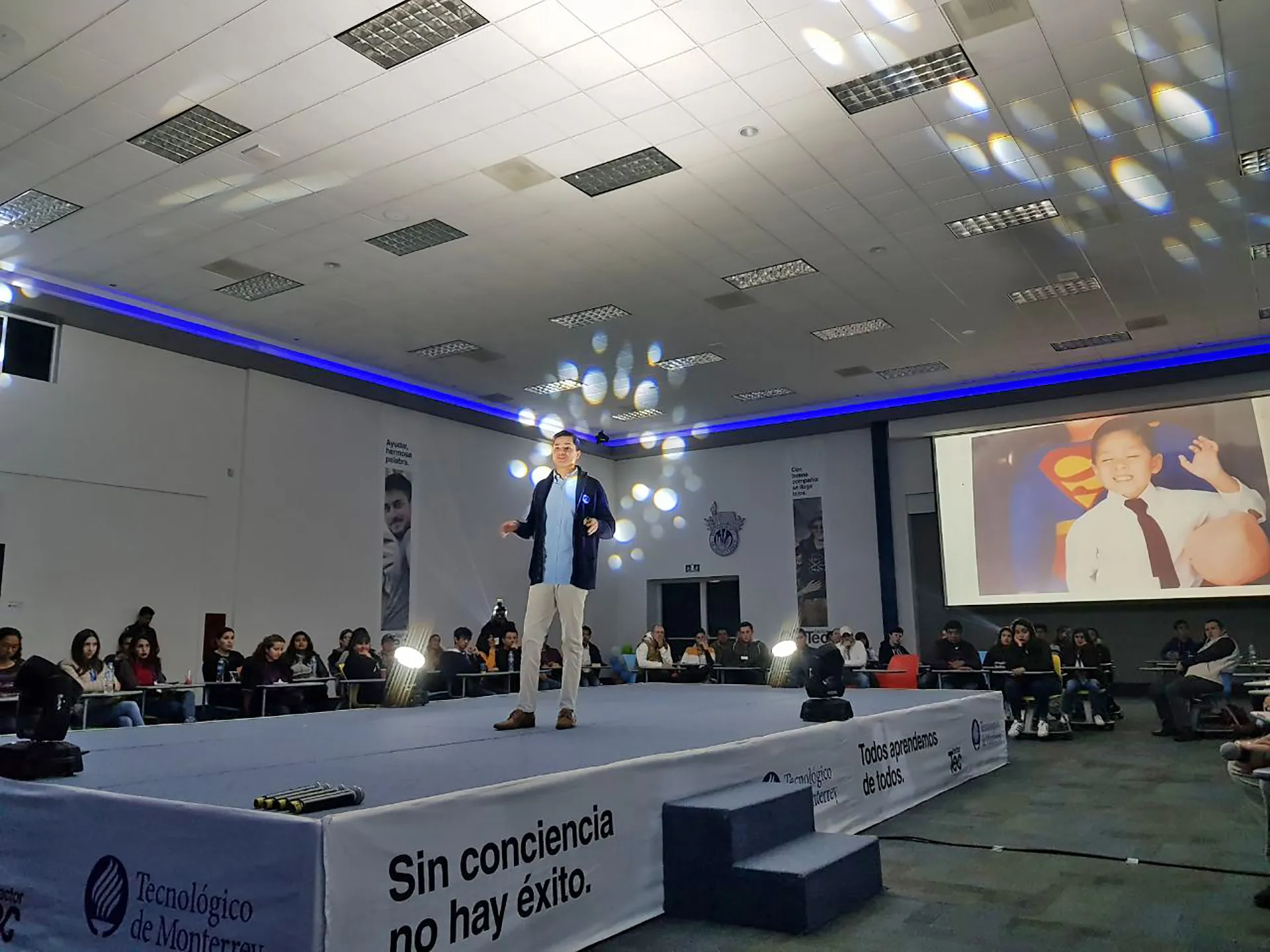 Embajador Tec en presentación