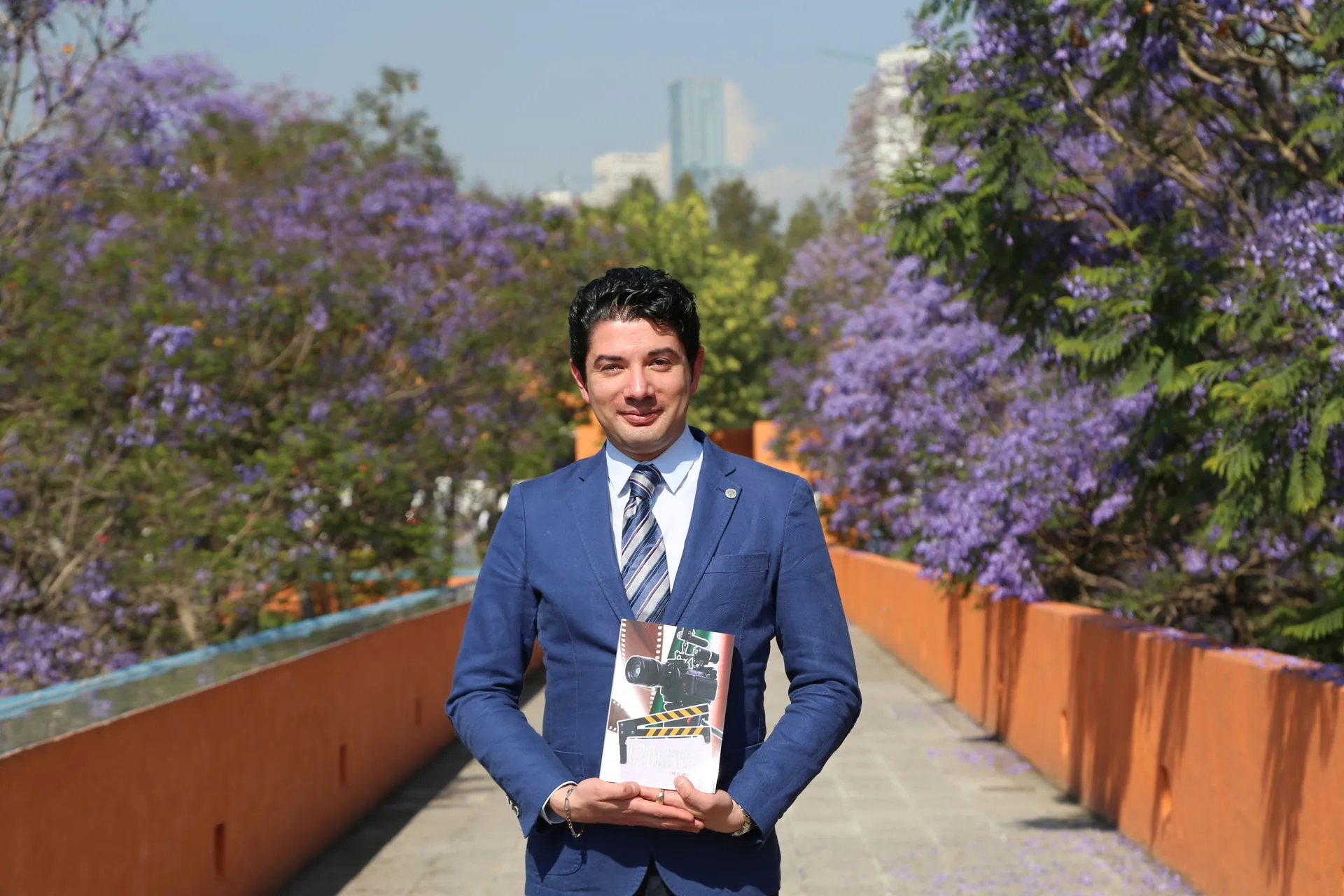 Profesor Carlos Andrés Mendiola.