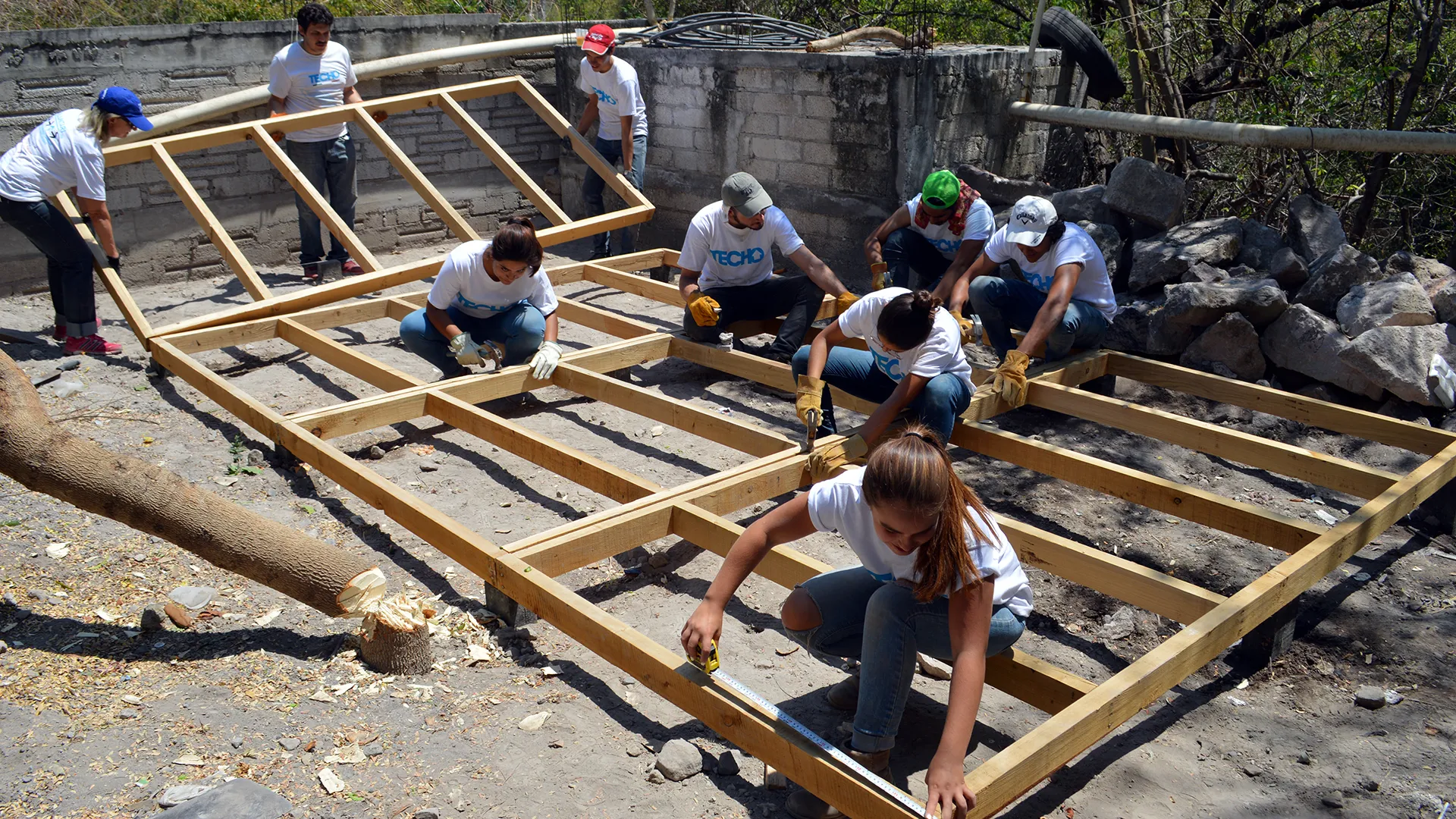 Alumnos PrepaTec Cuernavaca construyen 10 viviendas TECHO.