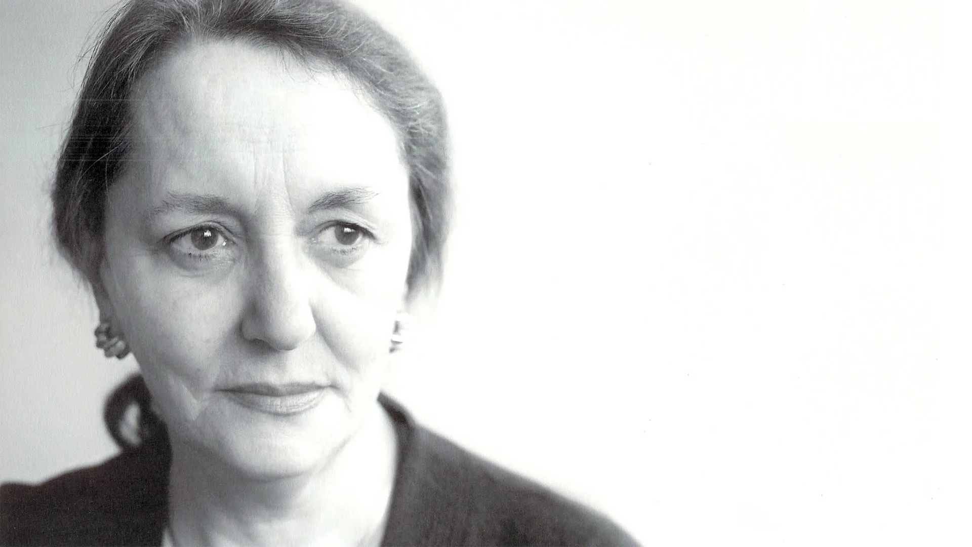 Propone Amelia Valcárcel un nuevo mundo a partir del feminismo.