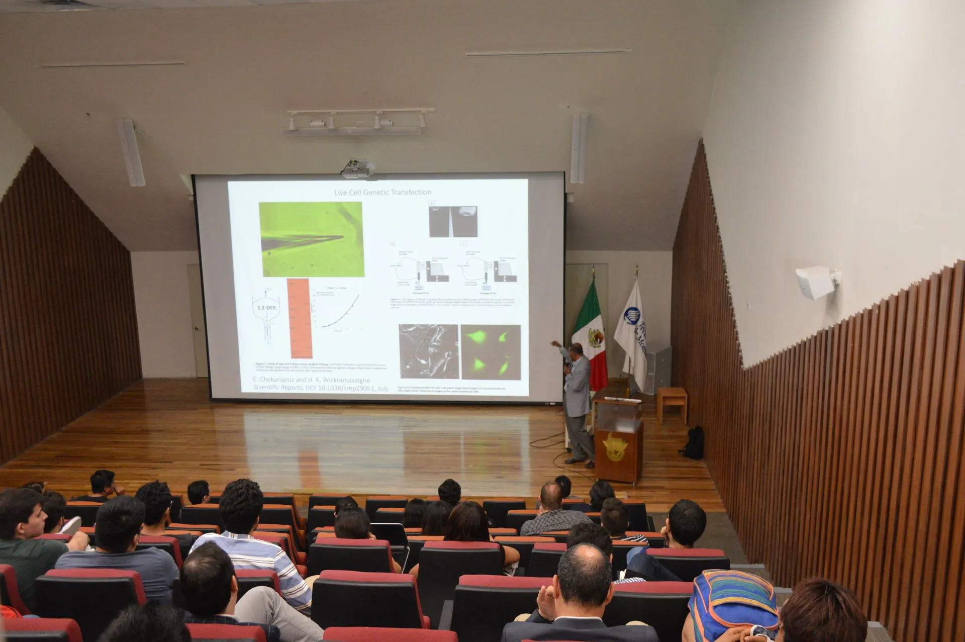 Co-inventor del microscopio de fuerza atómica da conferencia en el TEC