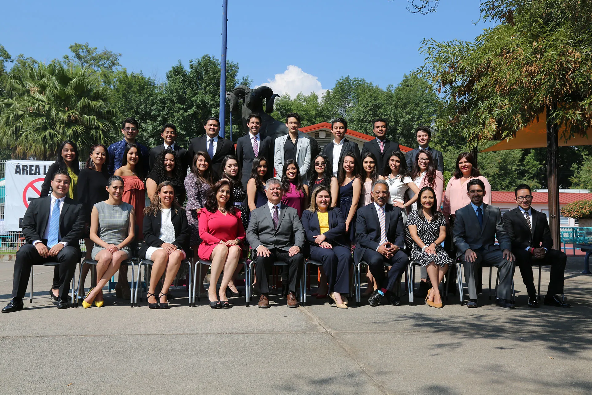 alumnos graduados del diplomado de liderazgo