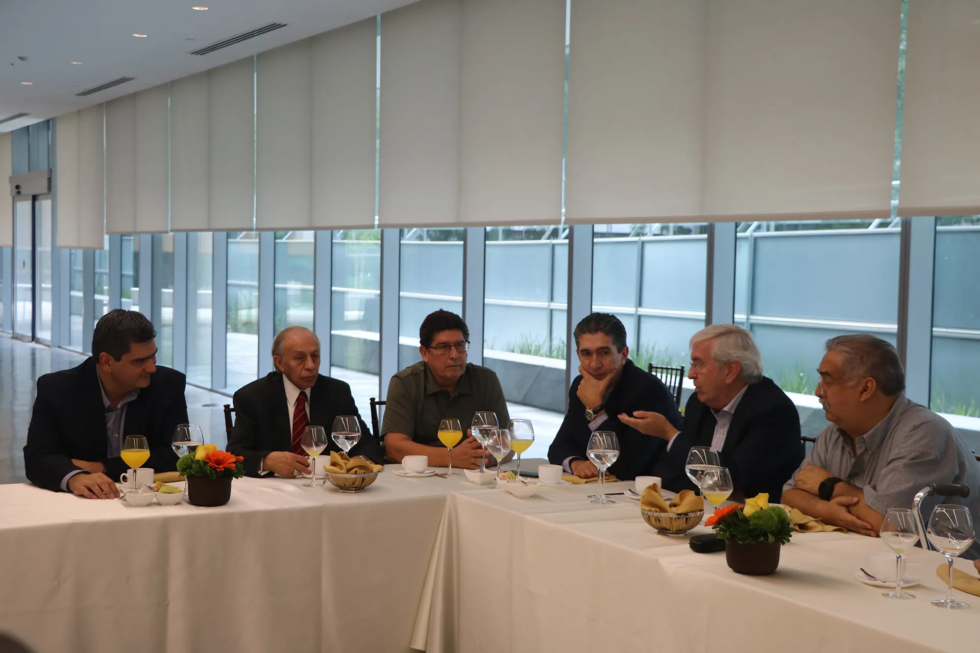 Desayuno David Garza con profesores